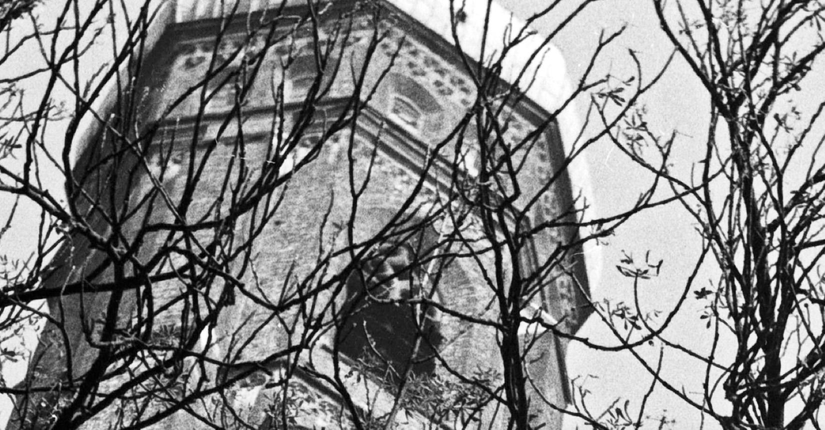 Campanarios gemelos de la iglesia Frauenkirche de Múnich, Múnich Alemania 1938, Impresión posterior - Photograph Moderno de Karl Heinrich Lämmel