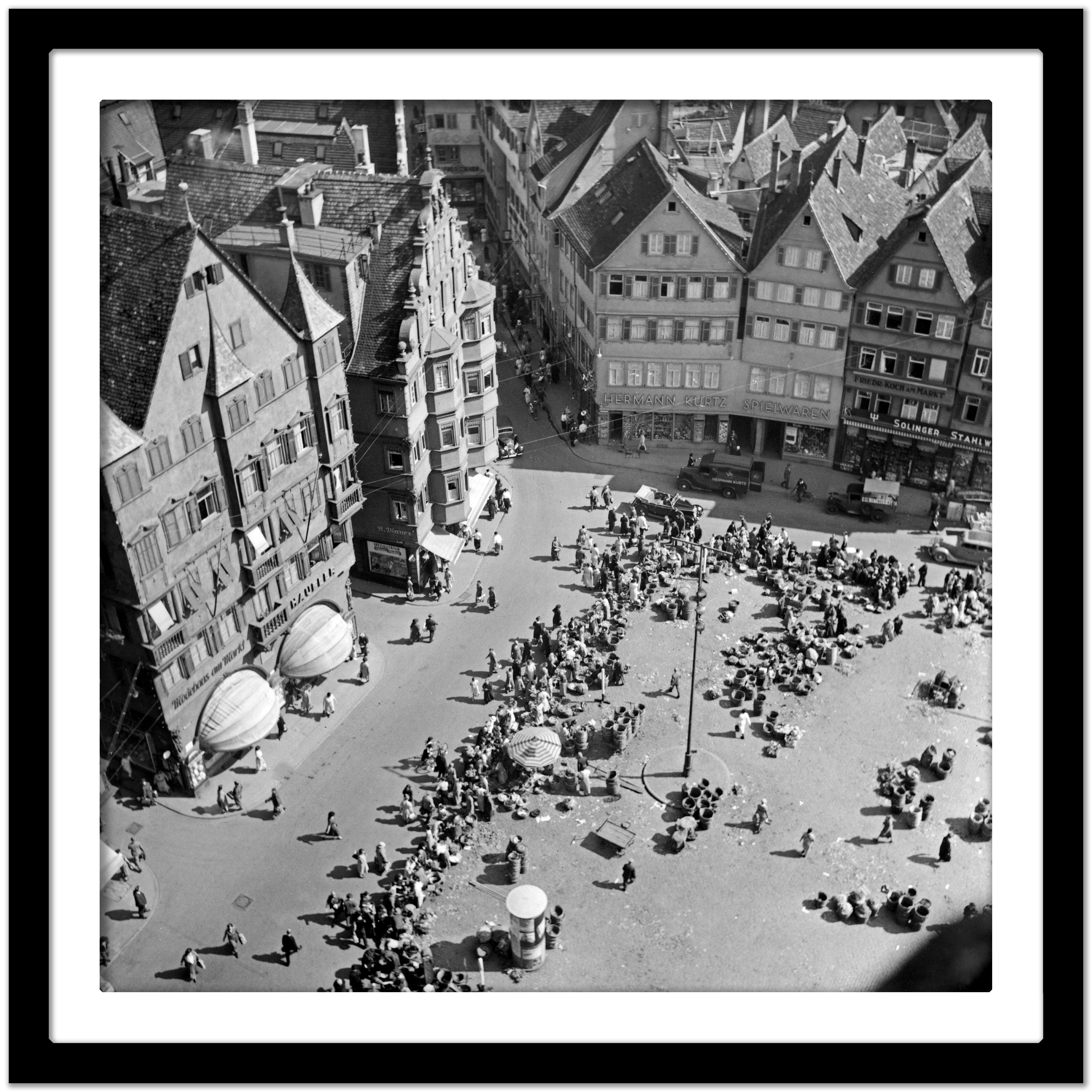Vista dal campanile del municipio di Stoccarda, Stoccarda Germania 1935, Stampa successiva - Black and White Photograph Grigio di Karl Heinrich Lämmel