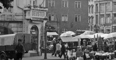 Vista del cancello del castello della residenza verso il mercato principale Darmstadt, Germania 1938 Stampato più tardi