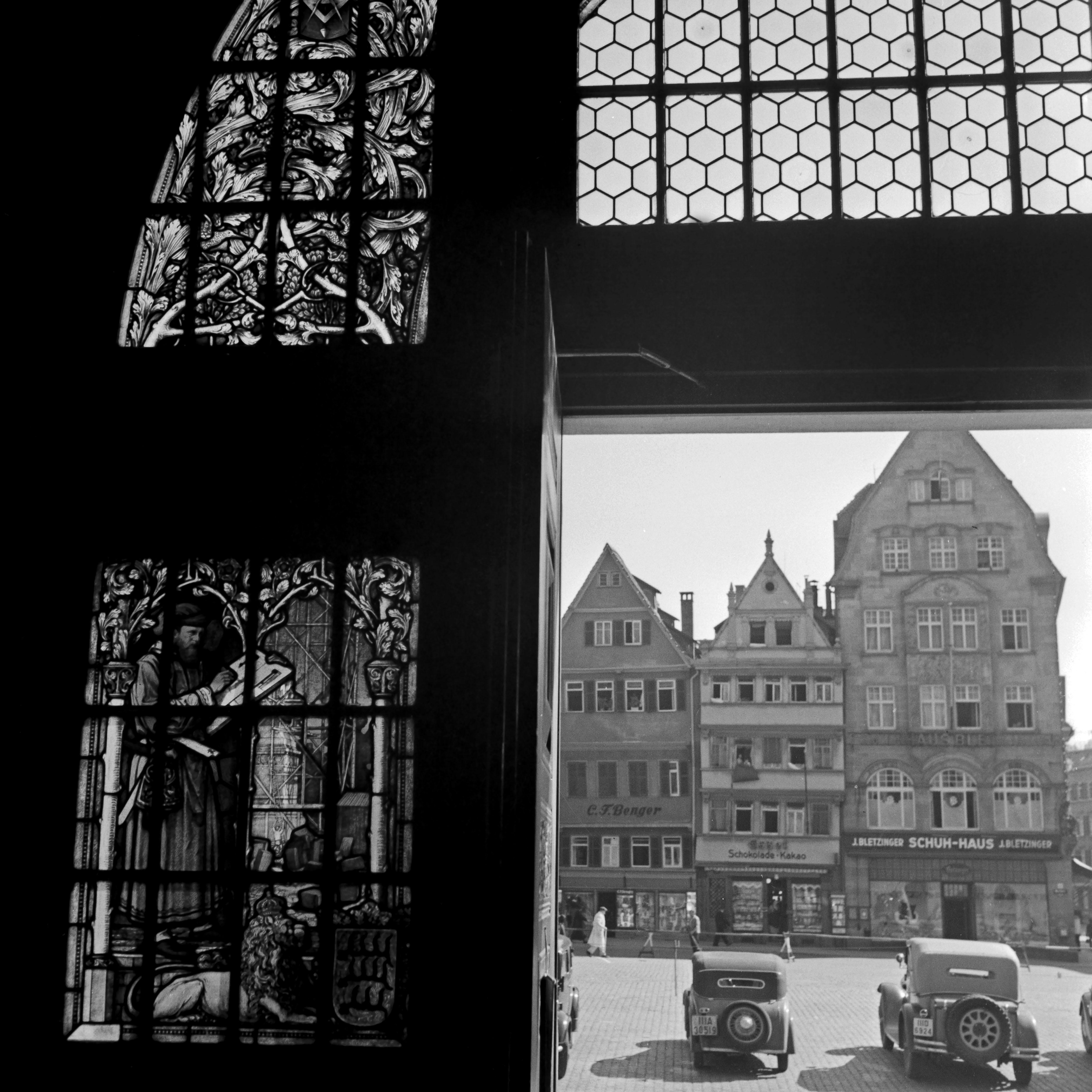 Karl Heinrich Lämmel Black and White Photograph – Ansicht zum Einkaufsgang, Stuttgart, Deutschland 1935, Später gedruckt
