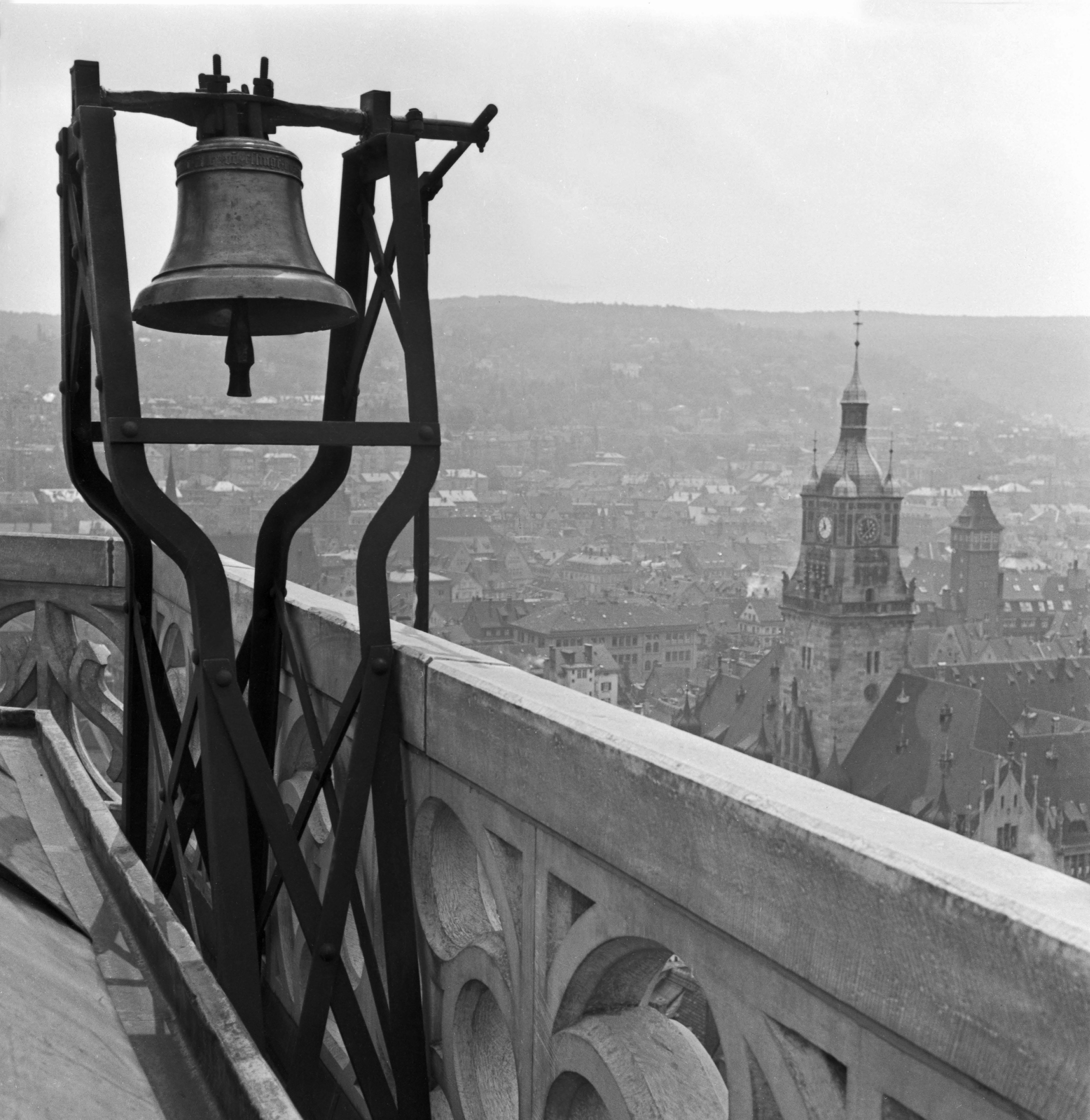 Black and White Photograph di Karl Heinrich Lämmel - Vista sul municipio di Stoccarda, Germania 1935, stampa successiva