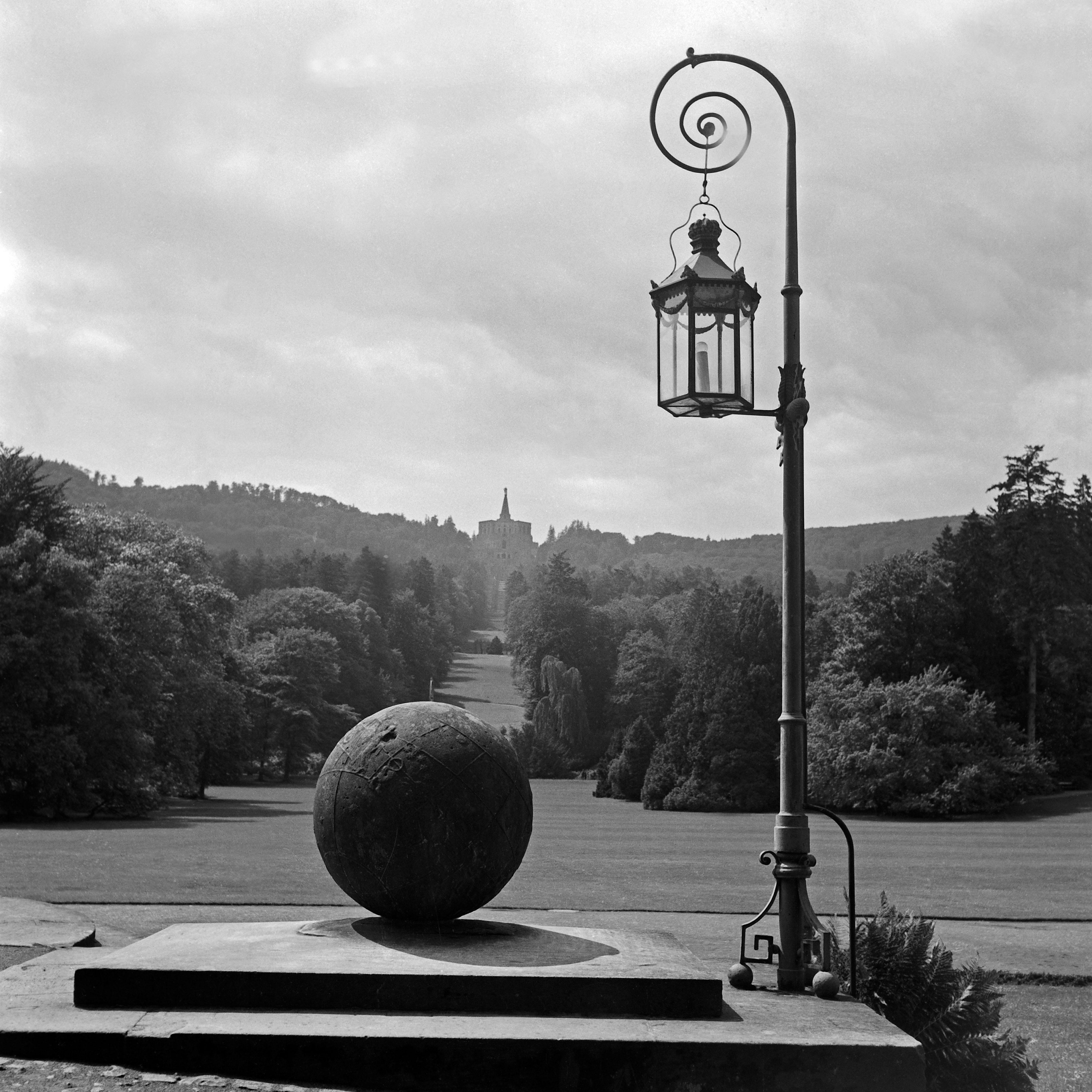 Vue du château de Wilhelmshoehehe, Allemagne 1937, imprimée plus tard