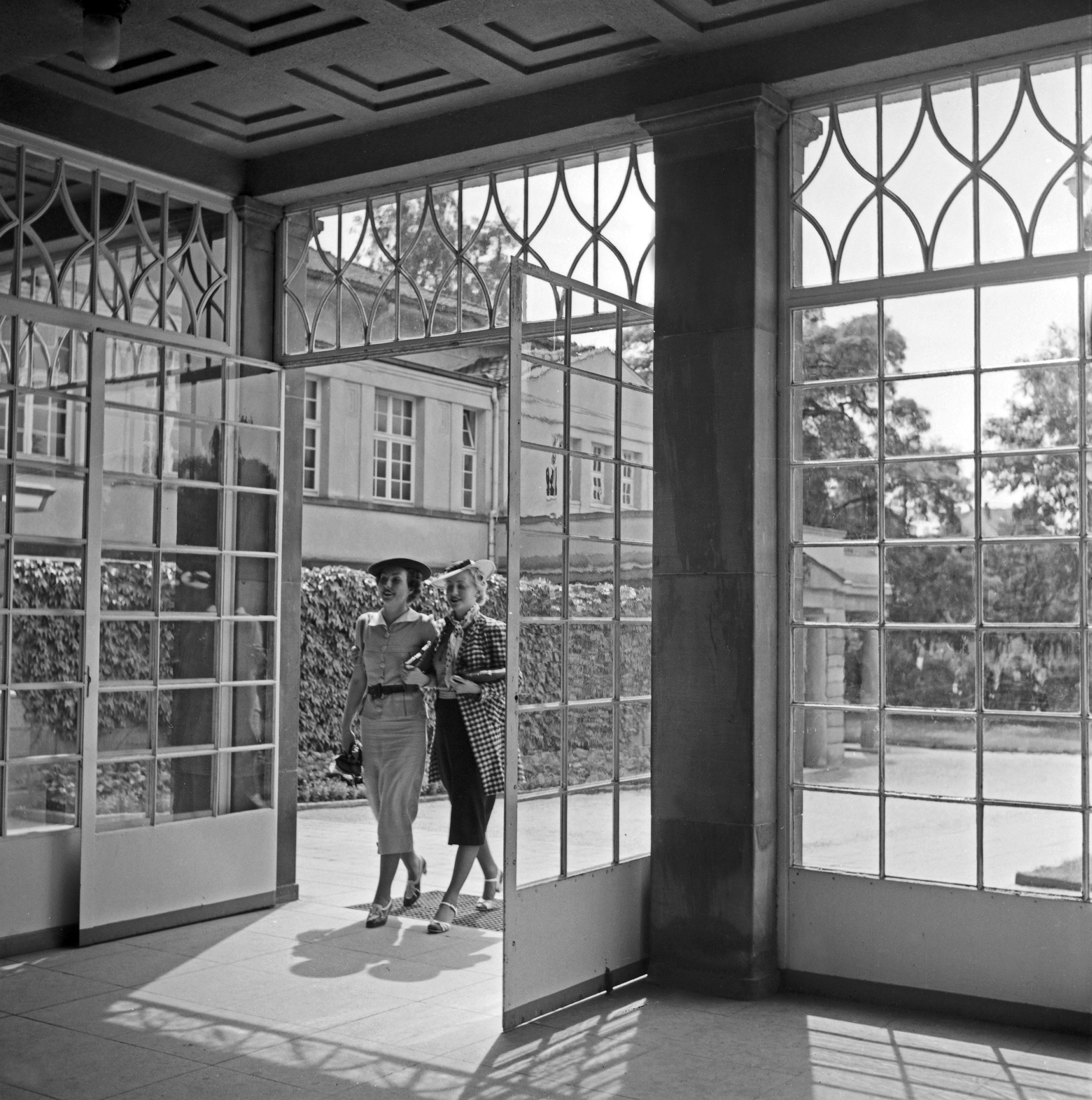 Karl Heinrich Lämmel Black and White Photograph - Women entering spa resort at Cannstatt, Stuttgart Germany 1935, Printed Later