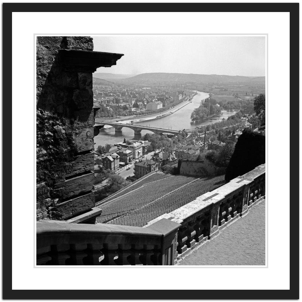 Wrzburg, Allemagne 1935, Imprimé ultérieurement - Noir Black and White Photograph par Karl Heinrich Lämmel