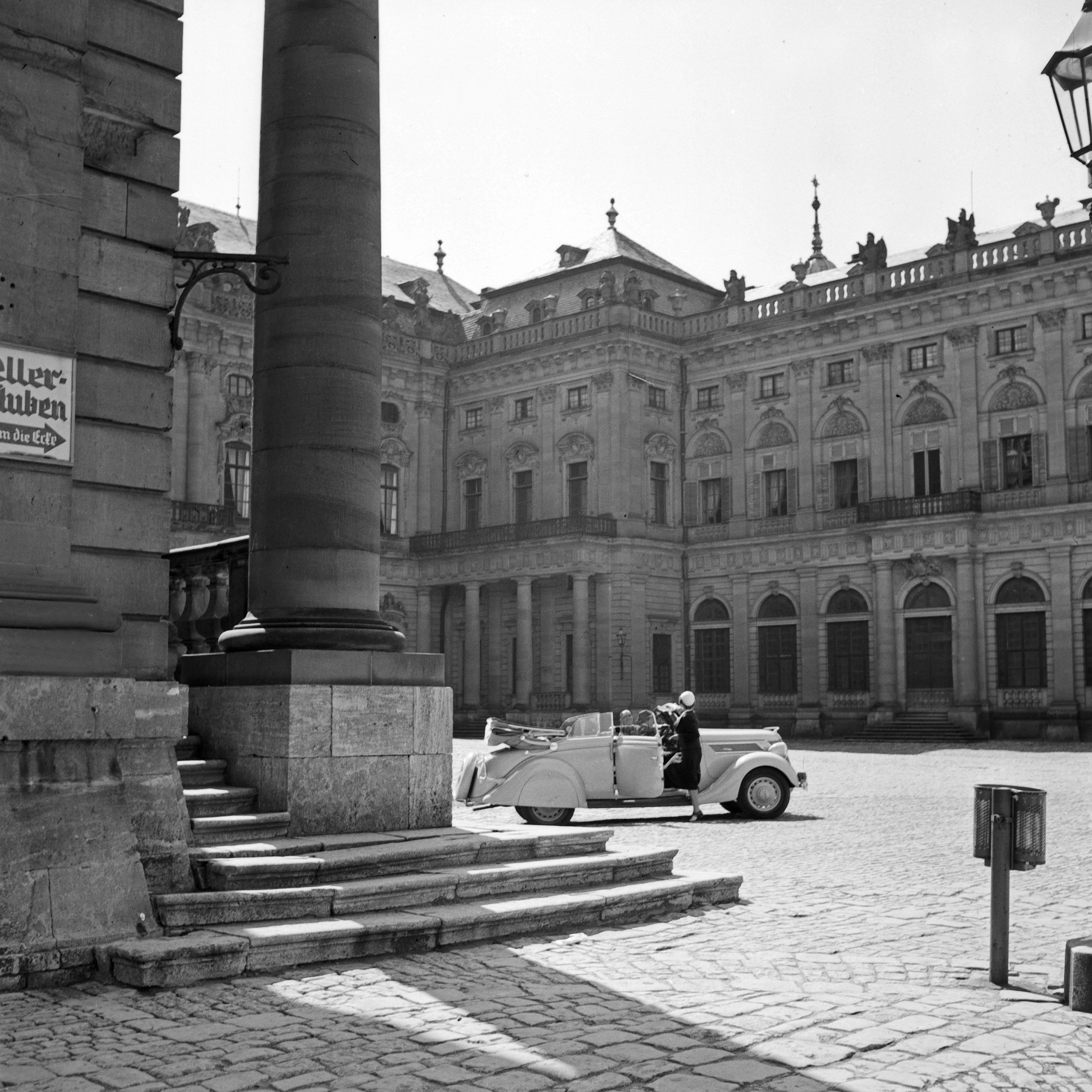 Black and White Photograph di Karl Heinrich Lämmel - Würzburg, Germania 1935, stampato successivamente