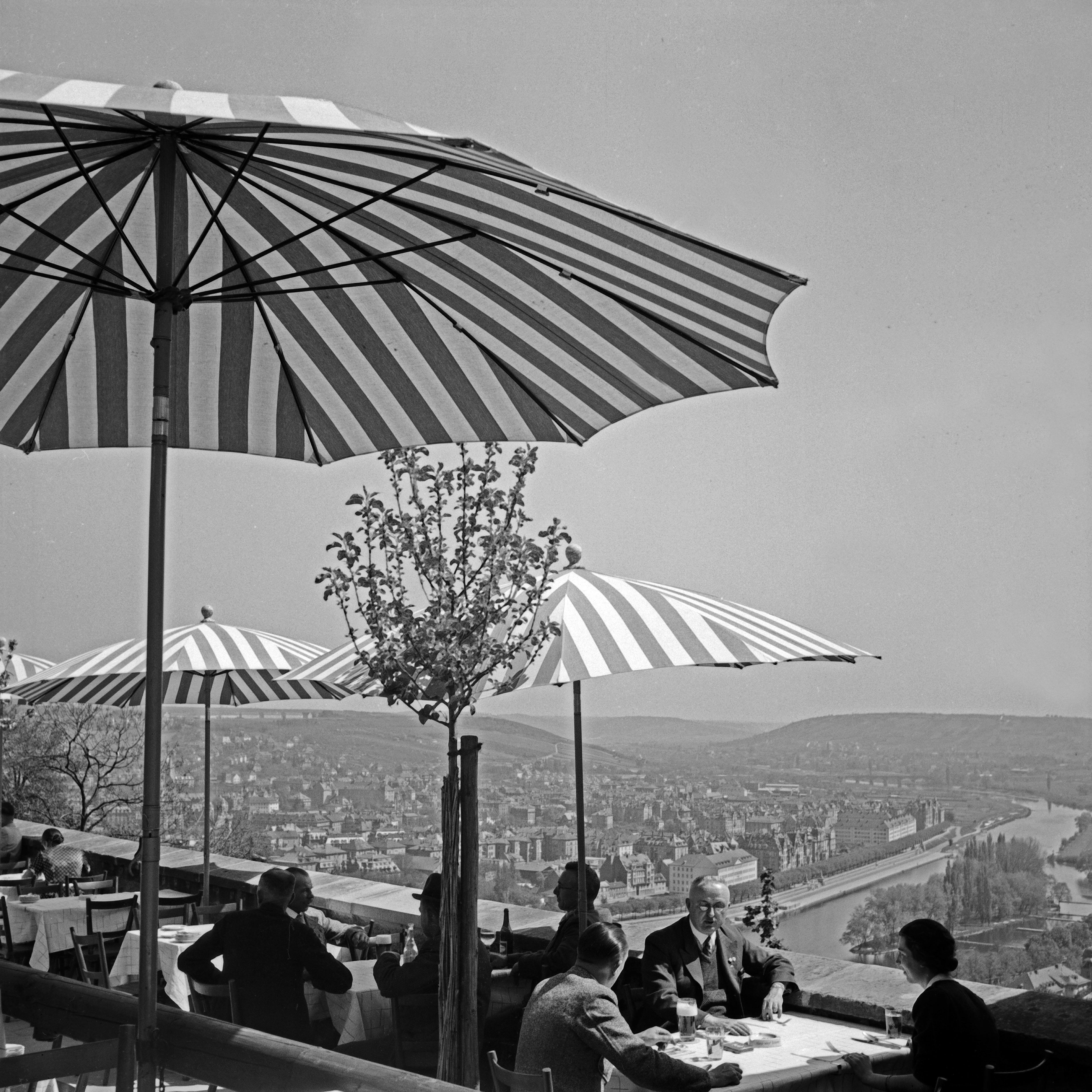 Karl Heinrich Lämmel Black and White Photograph - Würzburg, Germany 1935, Printed Later