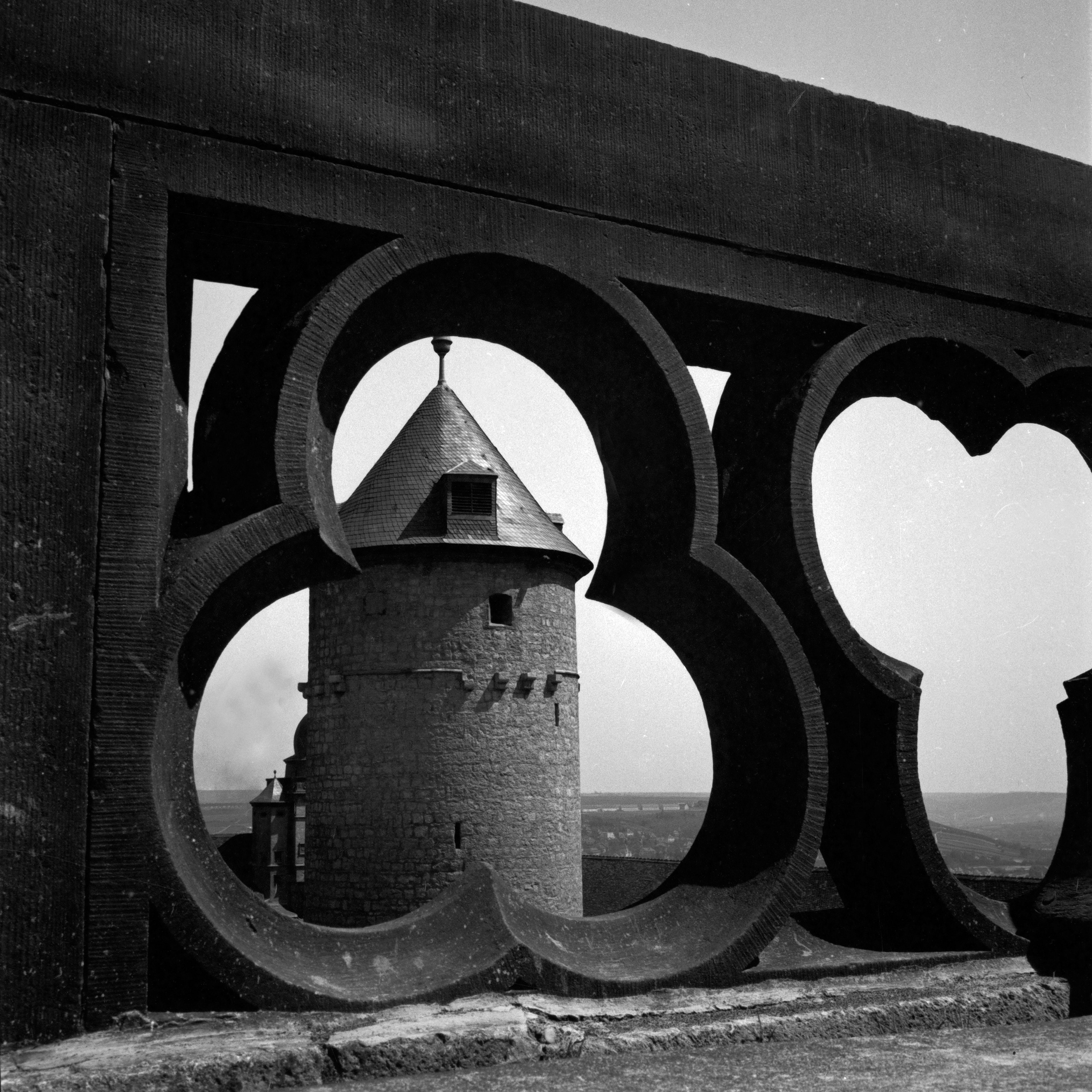 Black and White Photograph Karl Heinrich Lämmel - Wrzburg, Allemagne 1935, Imprimé ultérieurement