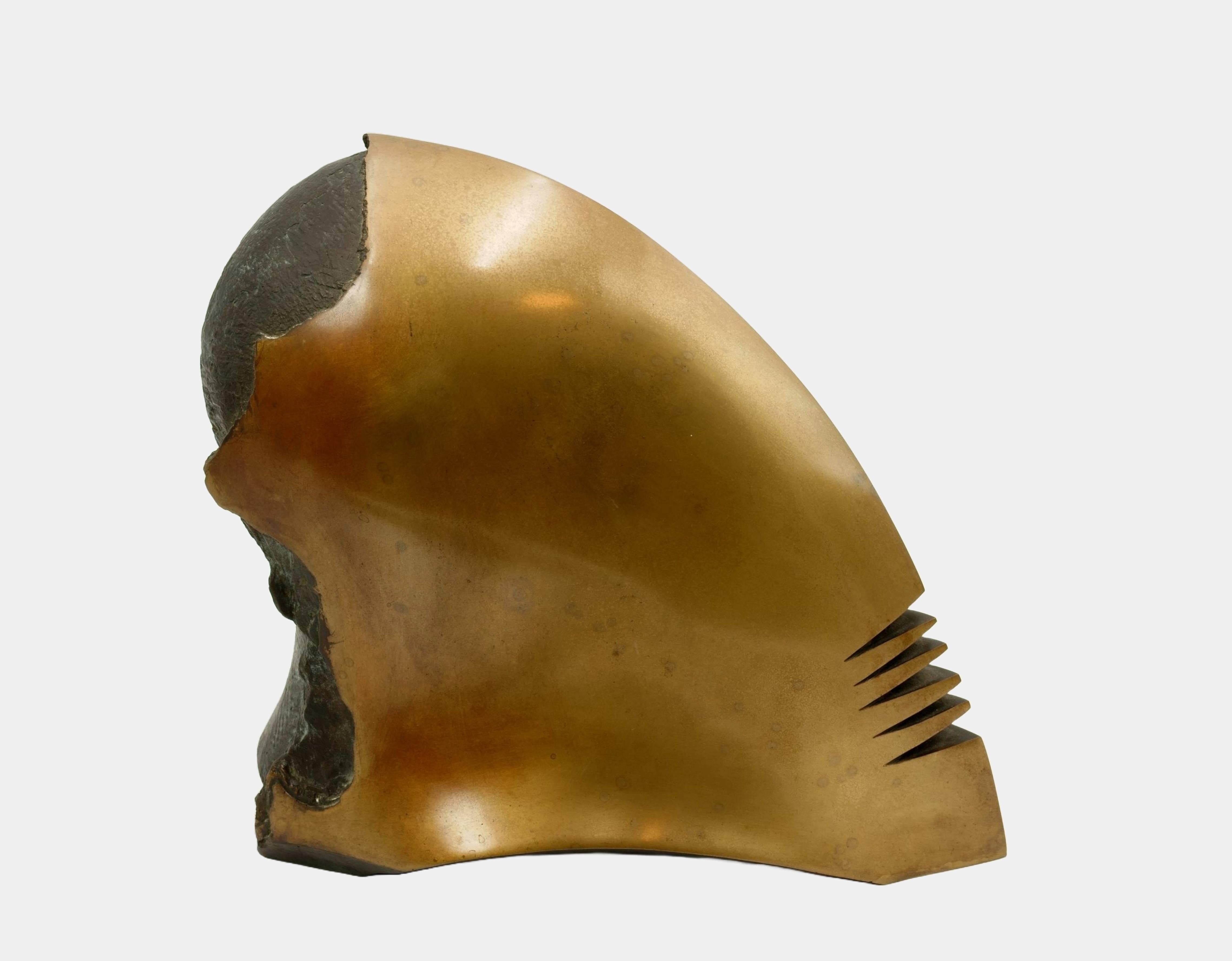 Karl-Heinz Deutsch (*1940 Karlsruhe), Cabeza de casco, hacia 2003. Bronce pulido y patinado, 23,5 cm (altura) x 25,5 cm (longitud) x 16 cm (profundidad), peso 4,9 kg. Monograma en el reverso, identificado como ejemplar número 4/6, y con la marca de