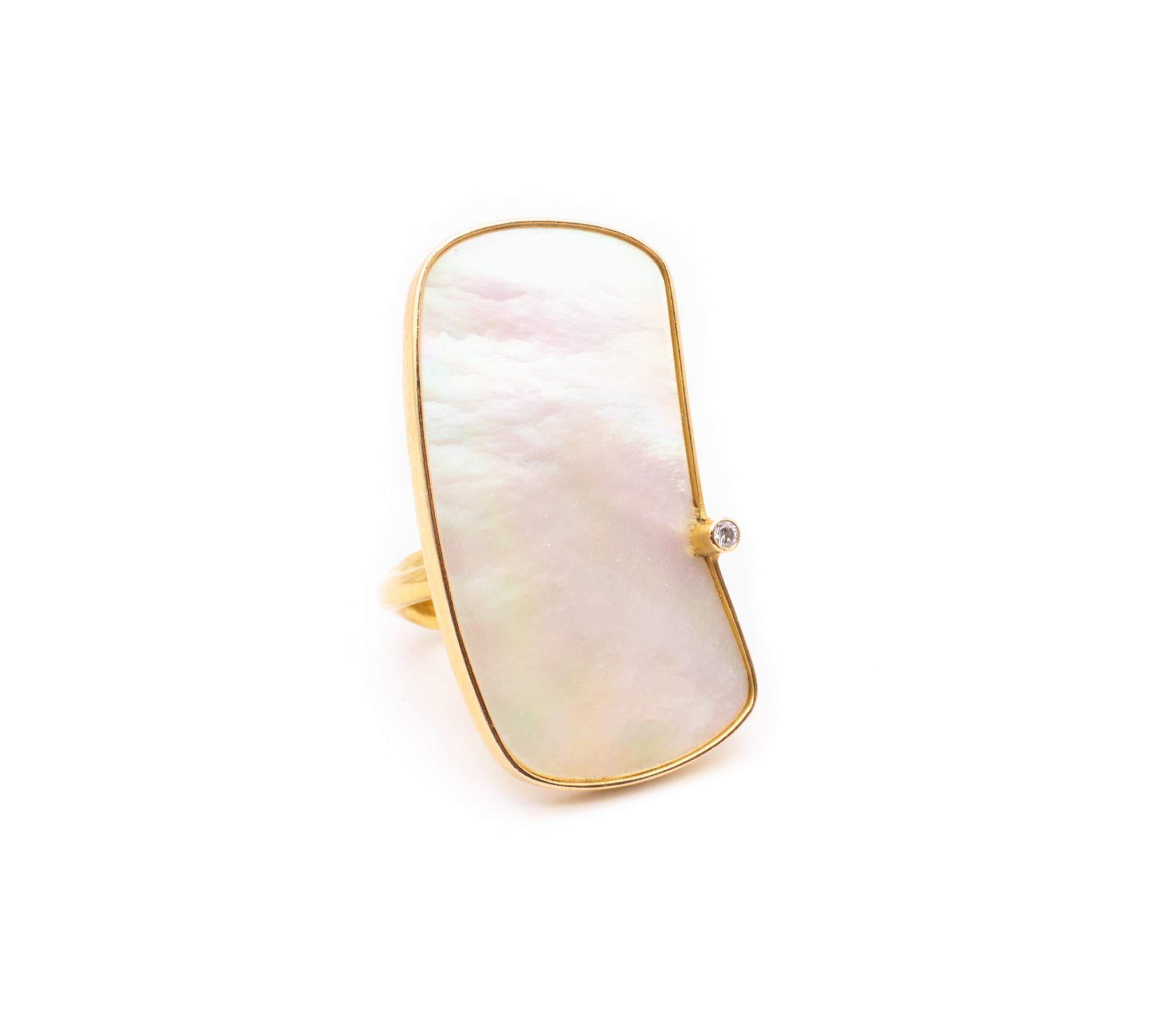 Sculptural ring designed by Karl-Heinz Reister, (b-1941).

A one-of-a-kind piece created by Karl-Heinz Reister in Milan Italy, back in the 2001. It was totally crafted in solid yellow gold of 18 karats, with high polished and hammered finish.

The