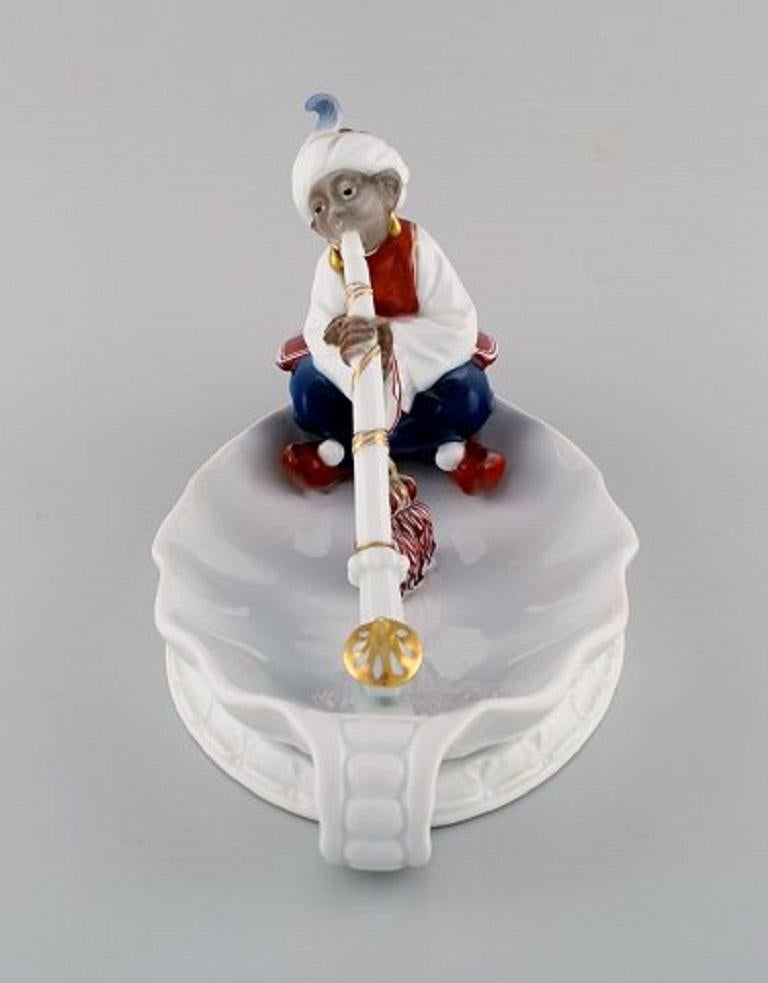 Karl Himmelstoss (1872-1967) for Rosenthal. Large bowl in hand painted porcelain. Figure with a turban and hookah, circa 1920.
Measures: 29 x 16.5 cm.
In very good condition.
Stamped.