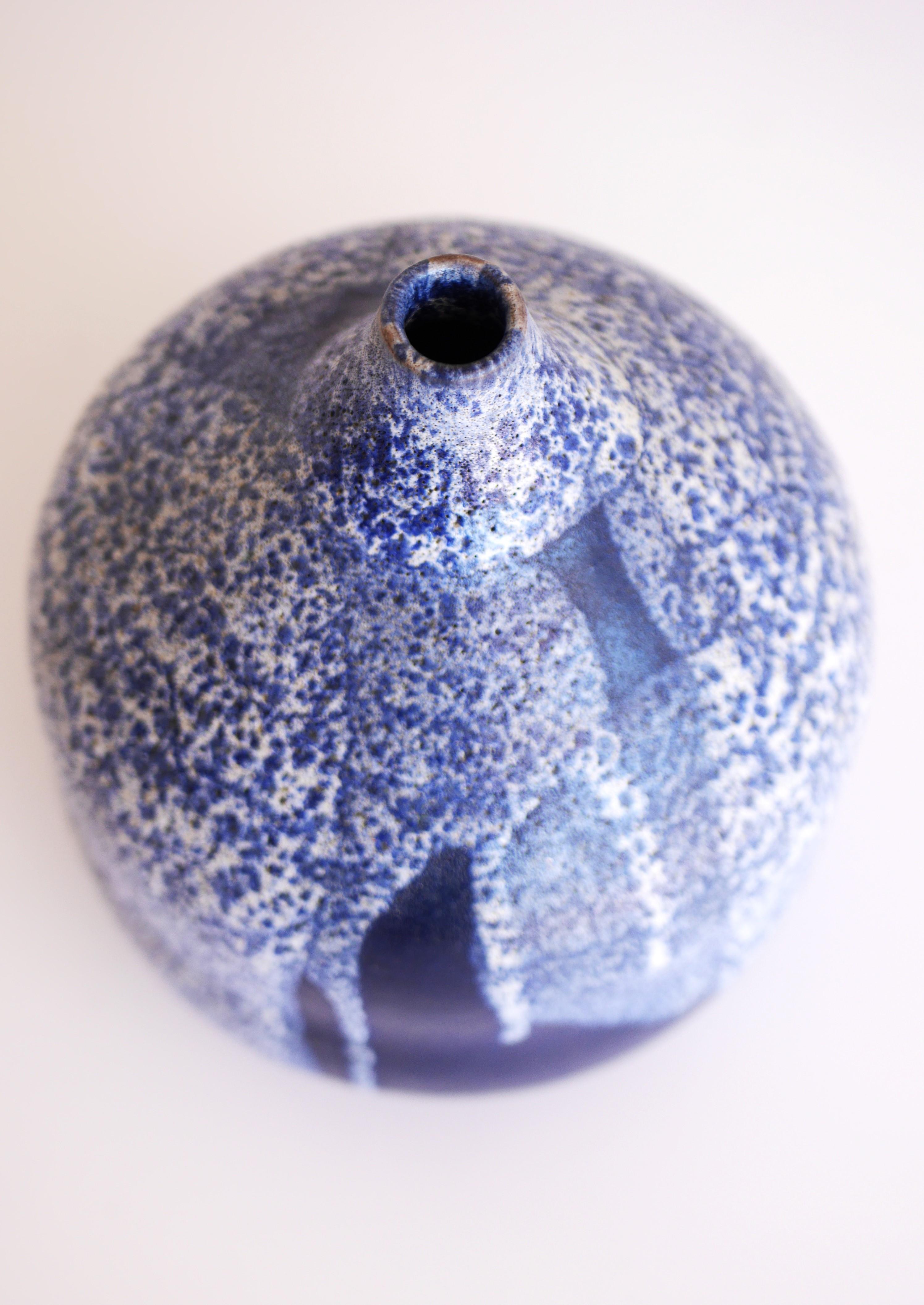 Vaso in ceramica di produzione dello Studio Karl Jüttner con colori fantastici in vendita 5