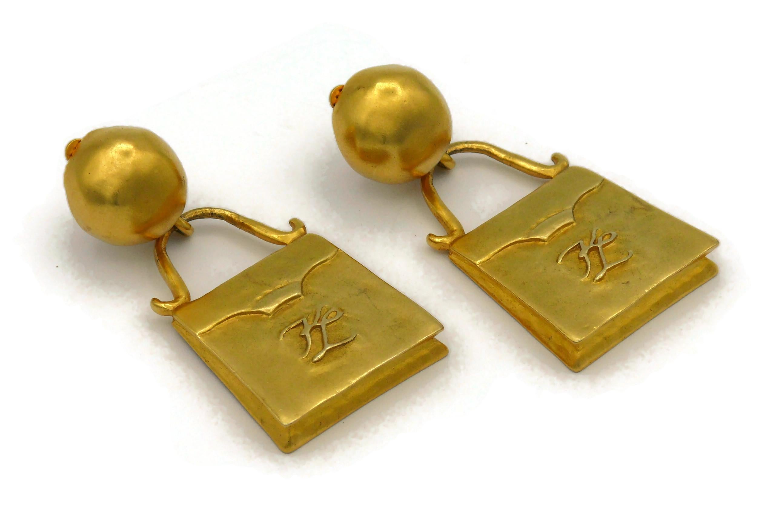 KARL LAGEFERLD Vintage Gold Tone Bag Novelty Dangling Earrings In Good Condition For Sale In Nice, FR