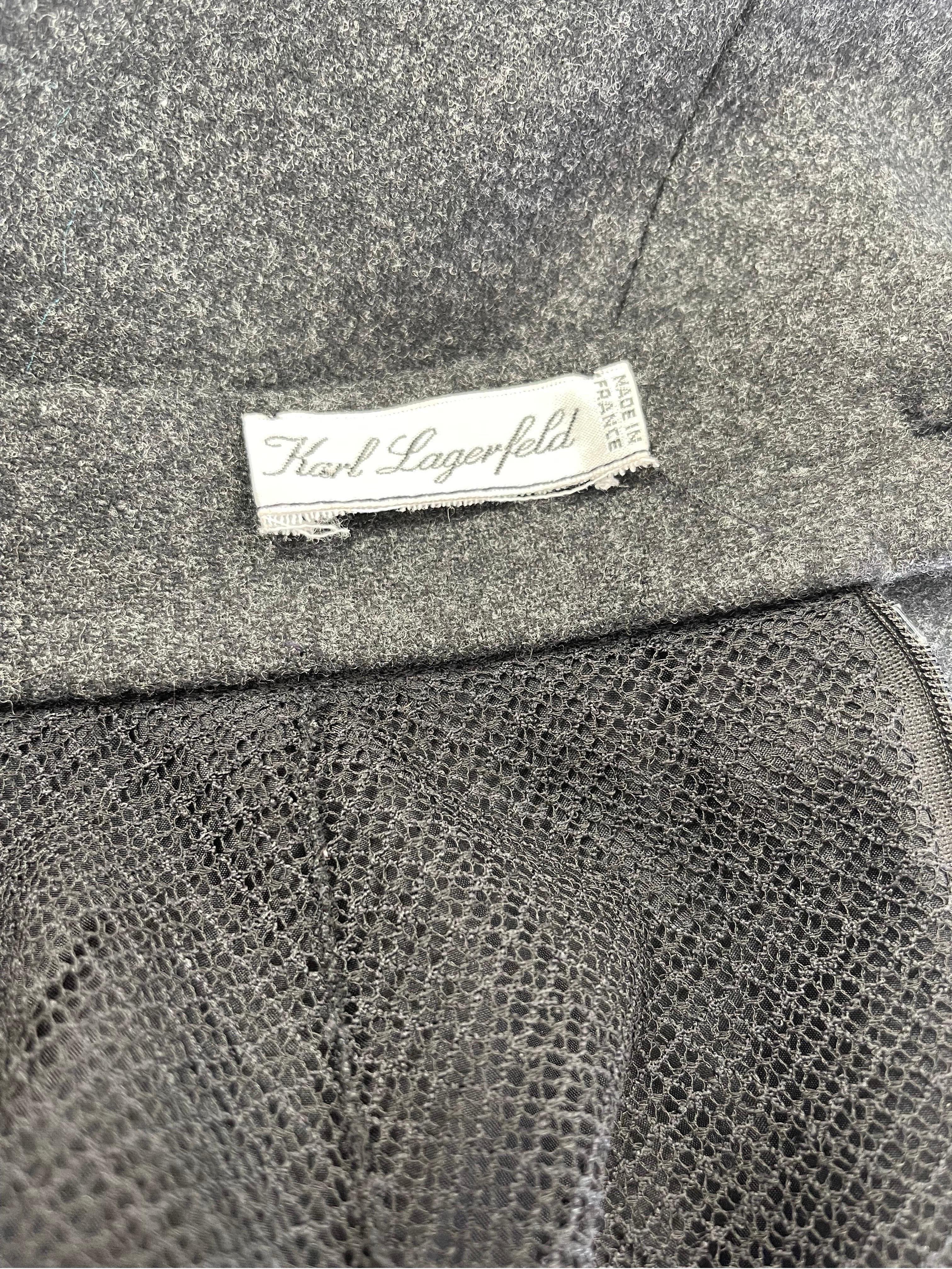 Vintage 80s KARL LAGERFELD mini jupe maxi en laine et dentelle grise et noire ! Laine grise douce avec sous-couche en dentelle noire. Fermeture à glissière cachée dans le dos avec bouton. Poches de chaque côté de la taille. 
Ce serait fantastique