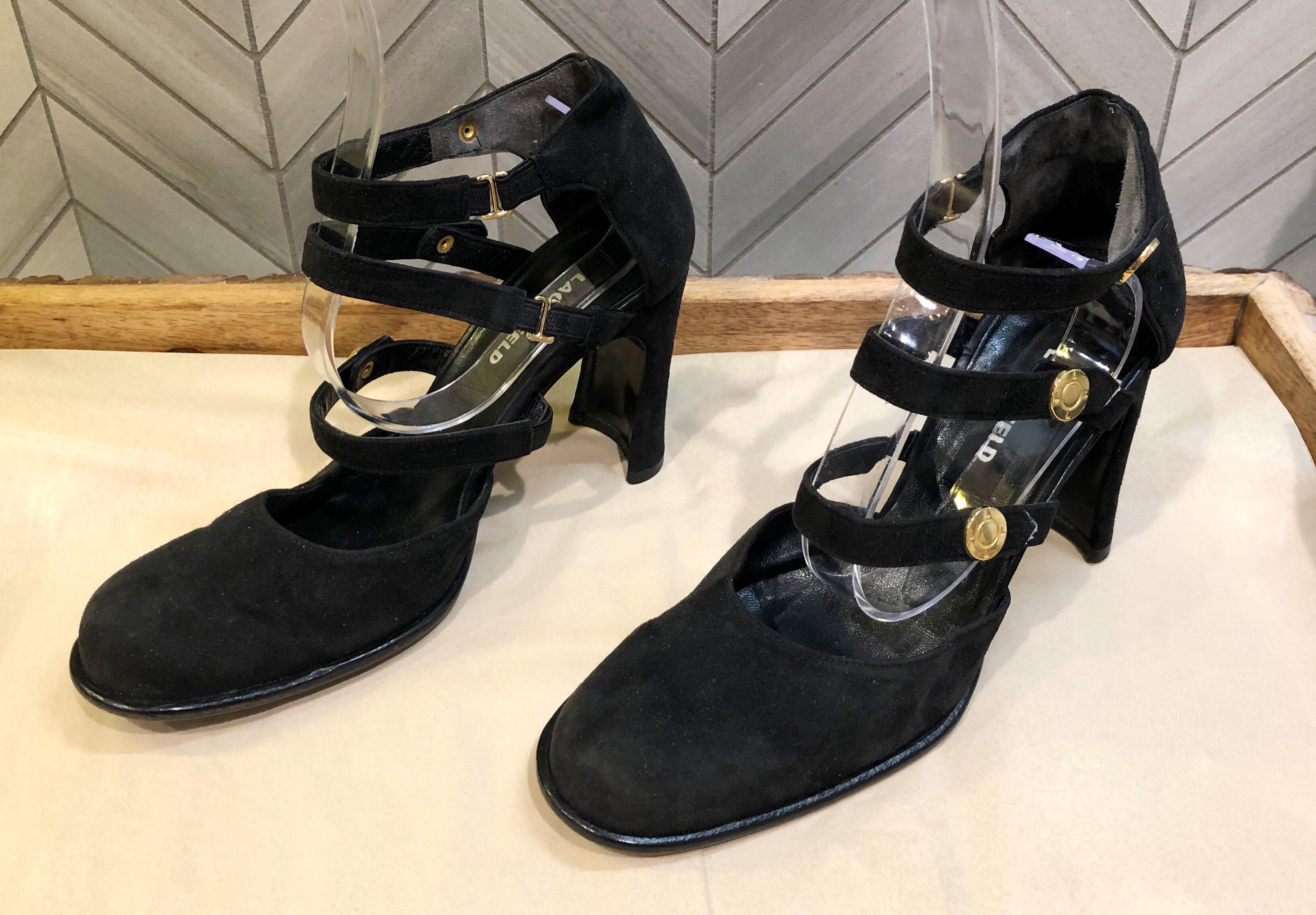 Karl Lagerfeld 1990er Größe 6 Schwarze Bondage inspirierte Vintage Heels aus Wildleder in Schwarz im Zustand „Hervorragend“ im Angebot in San Diego, CA