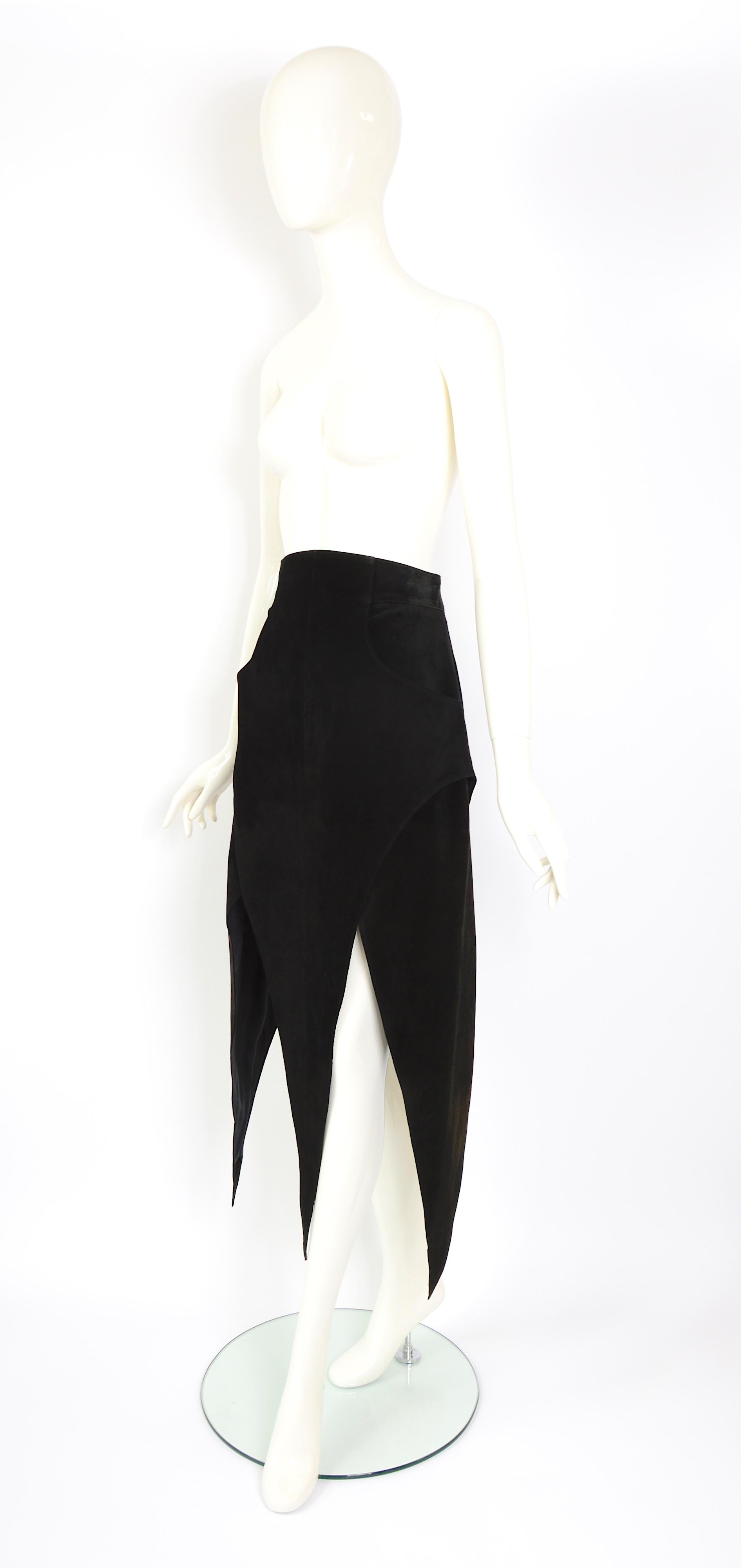 Noir Karl Lagerfeld automne 1993 collectible vintage noir en daim jupe à empiècements pointus en vente