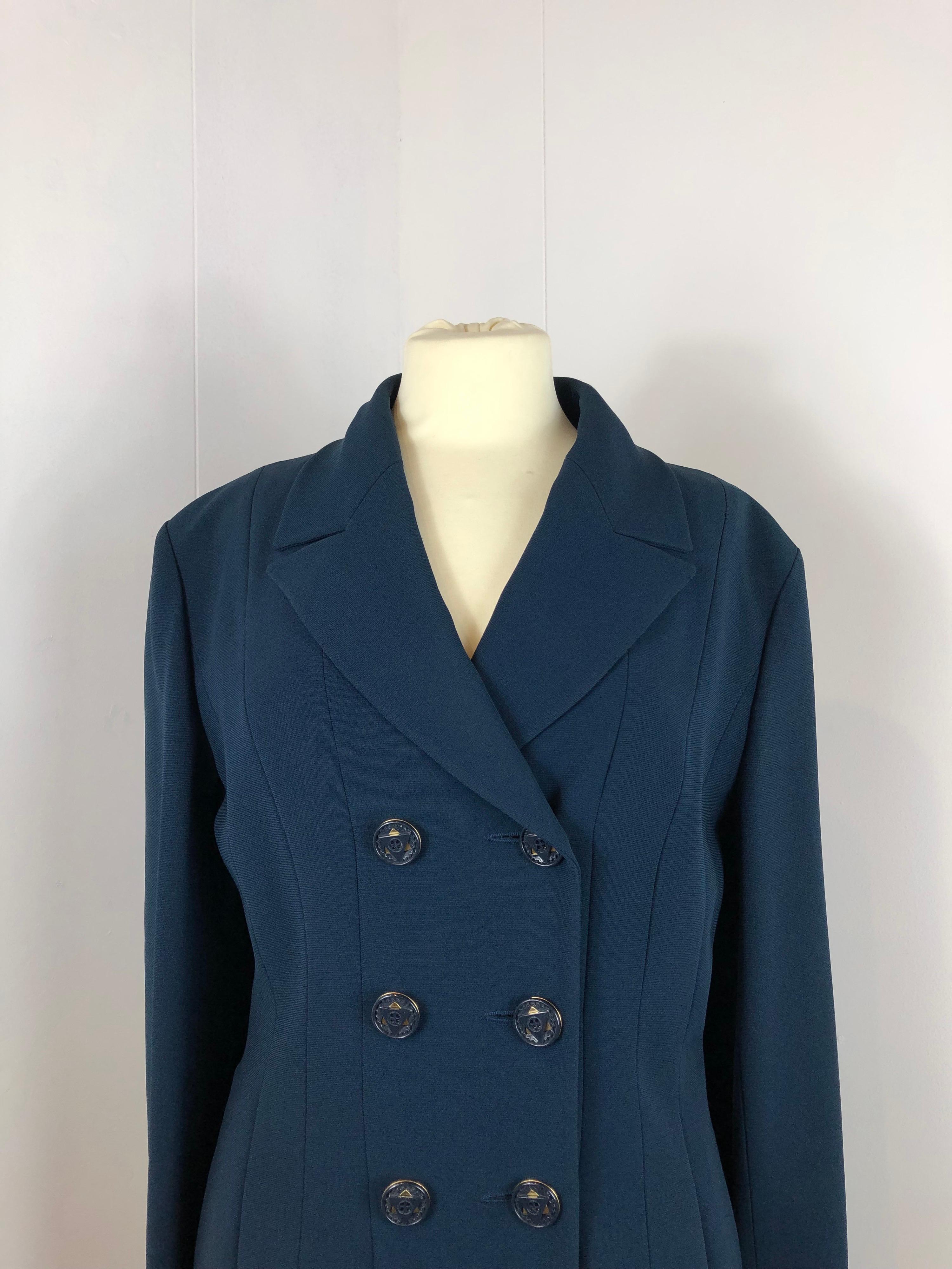 Karl Lagerfeld suit: jacket + skirt .
Both pieces are made in viscose and acetate. 
Both size 40.
Jacket is double breasted. Bottoms are a nice details and the jacket comes with more replaceable bottoms. 
Measurements: 
Shoulders 42 cm 
Bust 46 cm