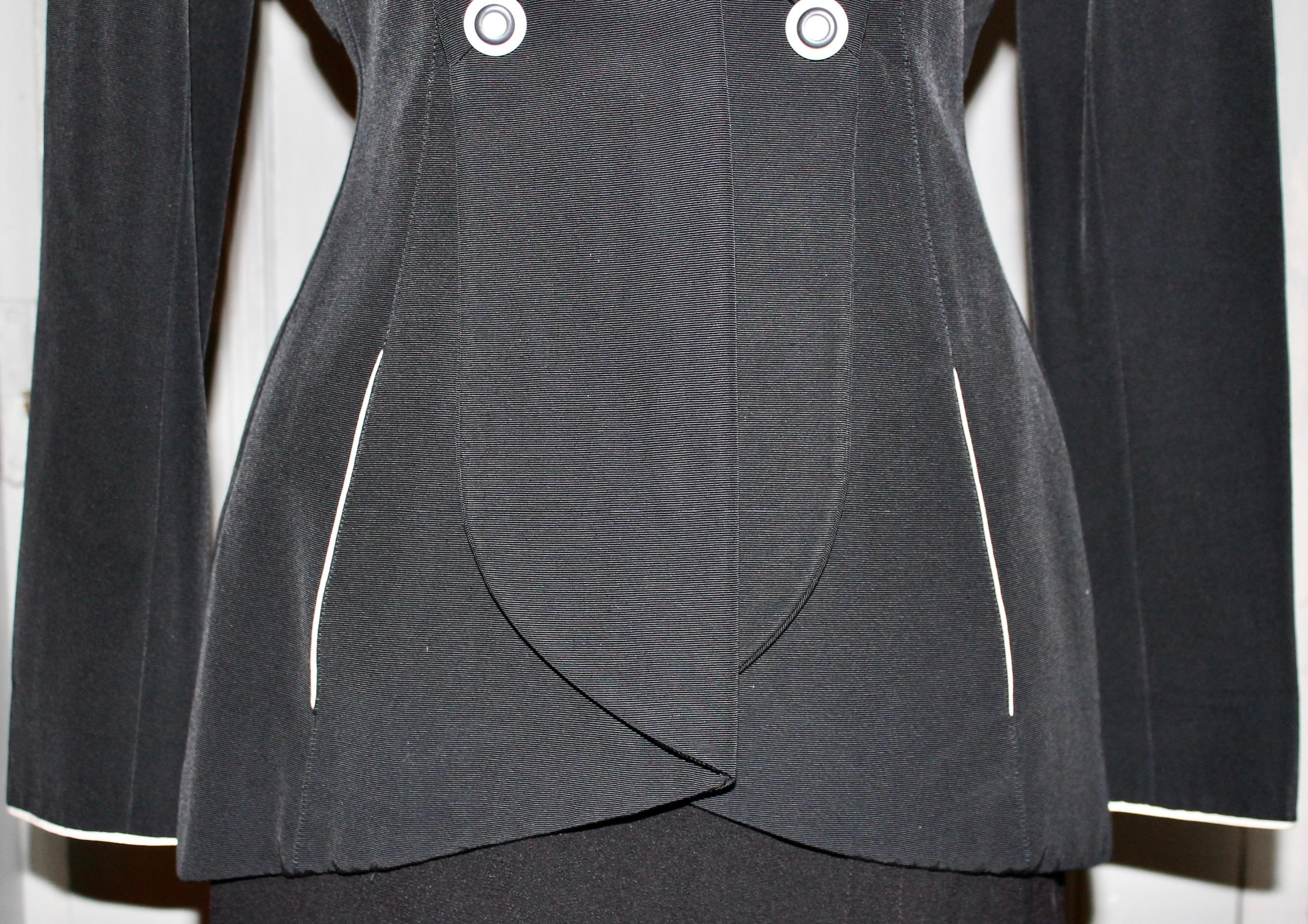Karl Lagerfeld Schwarze Jacke mit weißem Besatz im Angebot 1