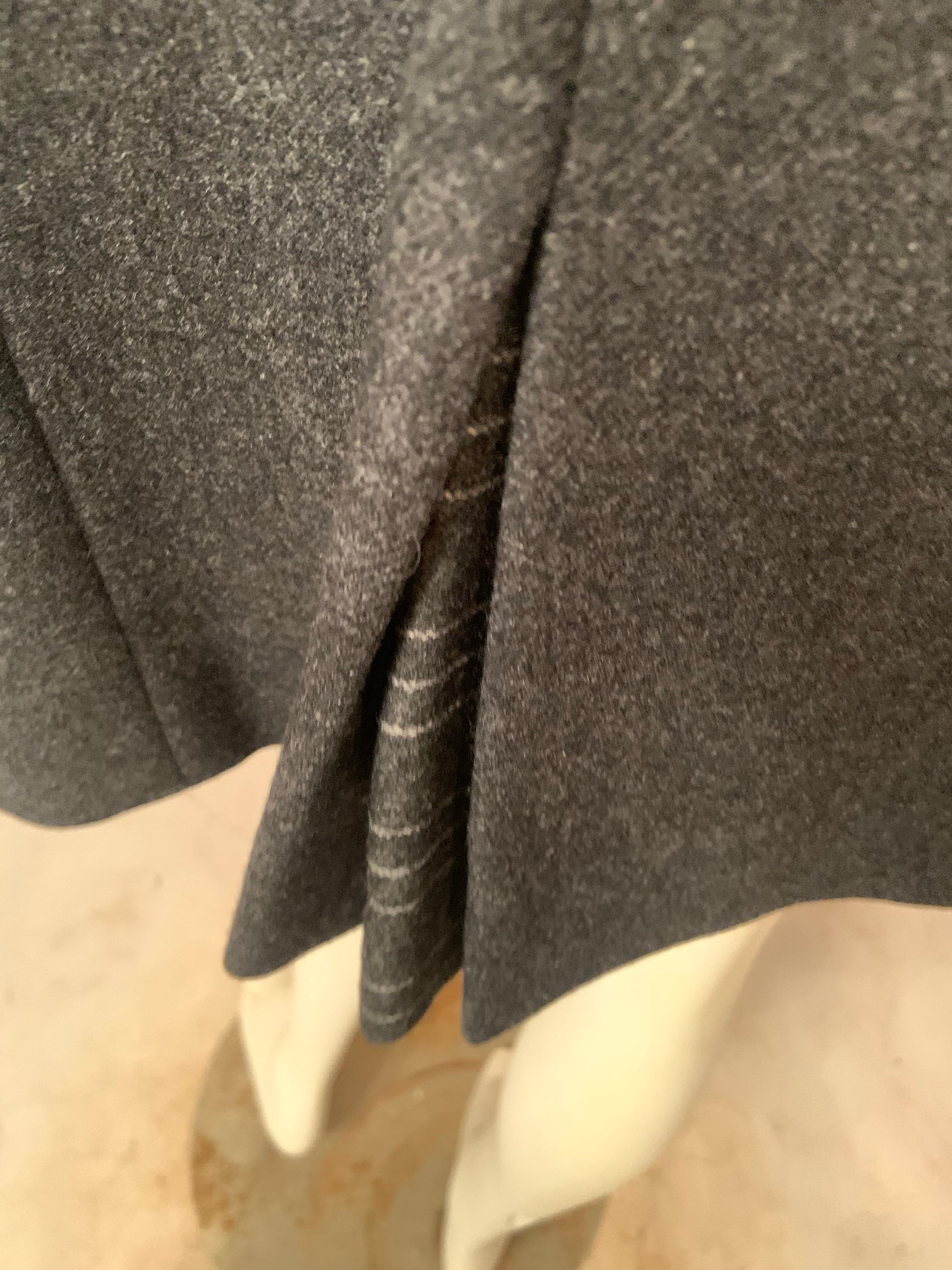 Karl Lagerfeld Anthrazitgraue Wolljacke mit gestreiften Wollakzenten im Angebot 6