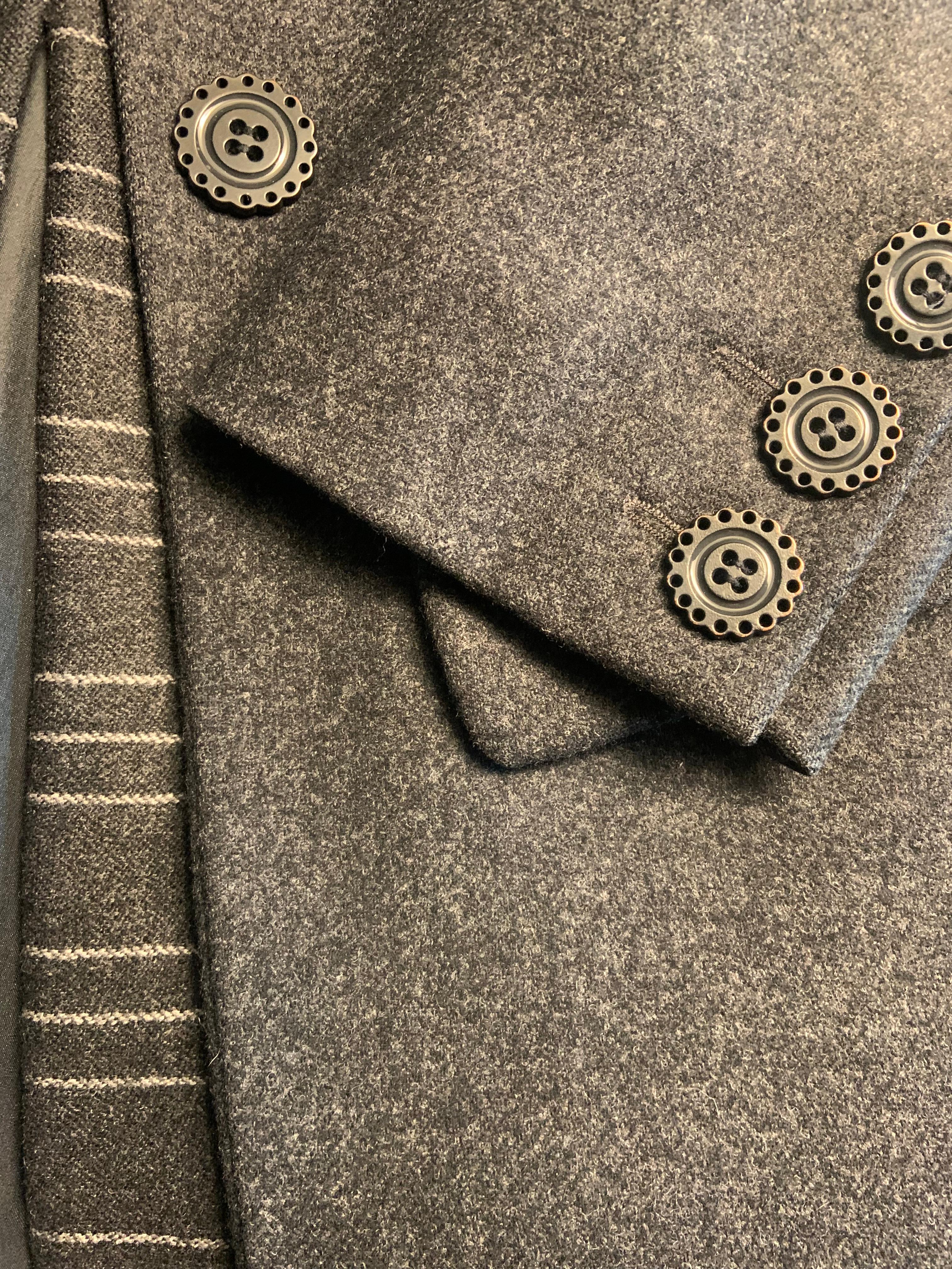 Karl Lagerfeld Anthrazitgraue Wolljacke mit gestreiften Wollakzenten im Angebot 1