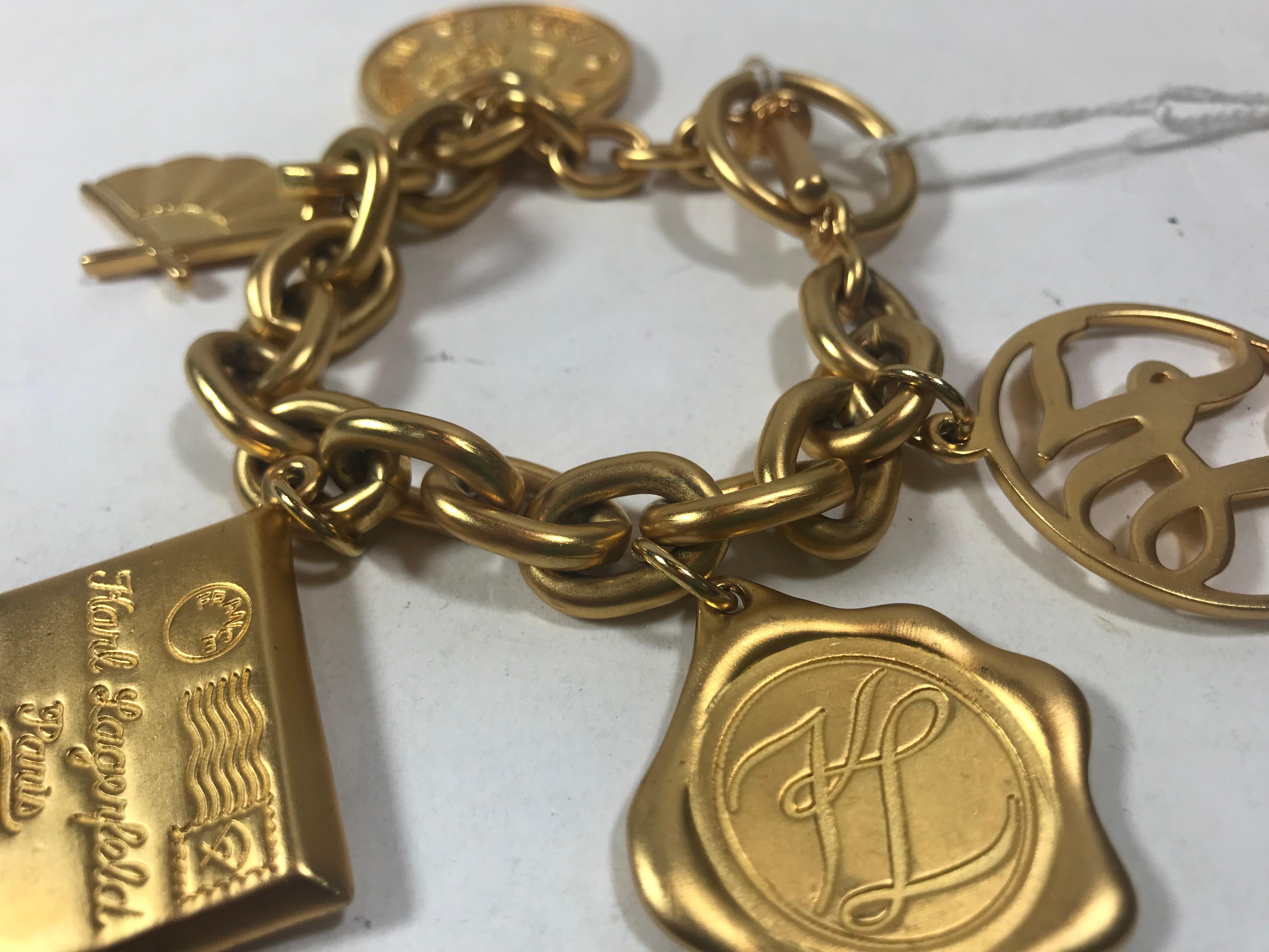 Chunky Link Chain Huge Logo Coin Fan Letter gold-plated charm bracelet. 5 oversized charms. Vintage item from the 80s which is rare to find now. 22cm long.