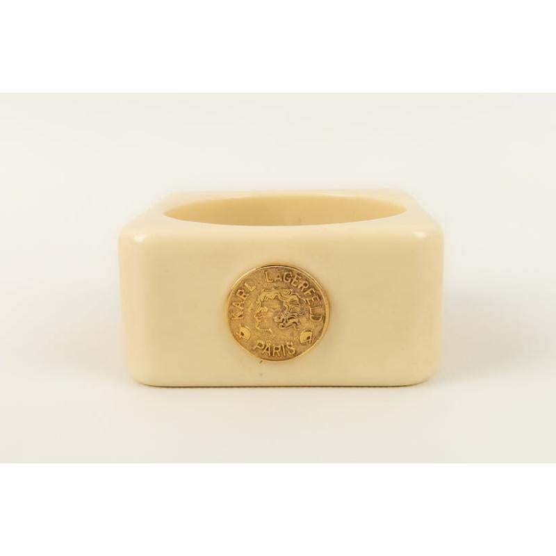 Karl Lagerfeld Cuff Bracelet in Beige Bakelite In Good Condition For Sale In SAINT-OUEN-SUR-SEINE, FR