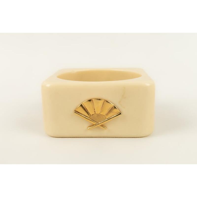 Women's Karl Lagerfeld Cuff Bracelet in Beige Bakelite For Sale