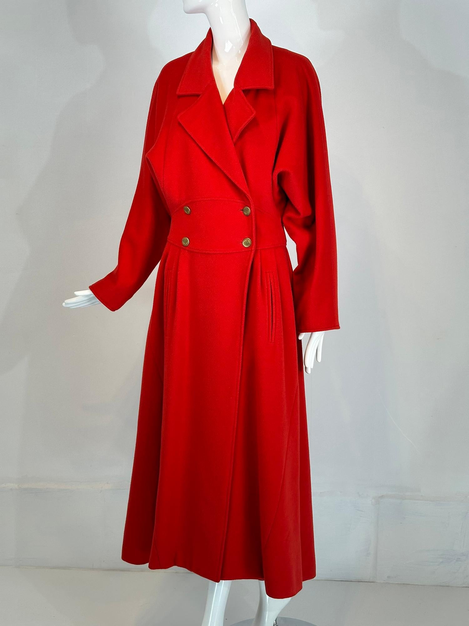 Karl Lagerfeld Dramatischer roter Wollmantel mit Dolman-Ärmeln und halb vollen Rock 10 1980er im Angebot 7