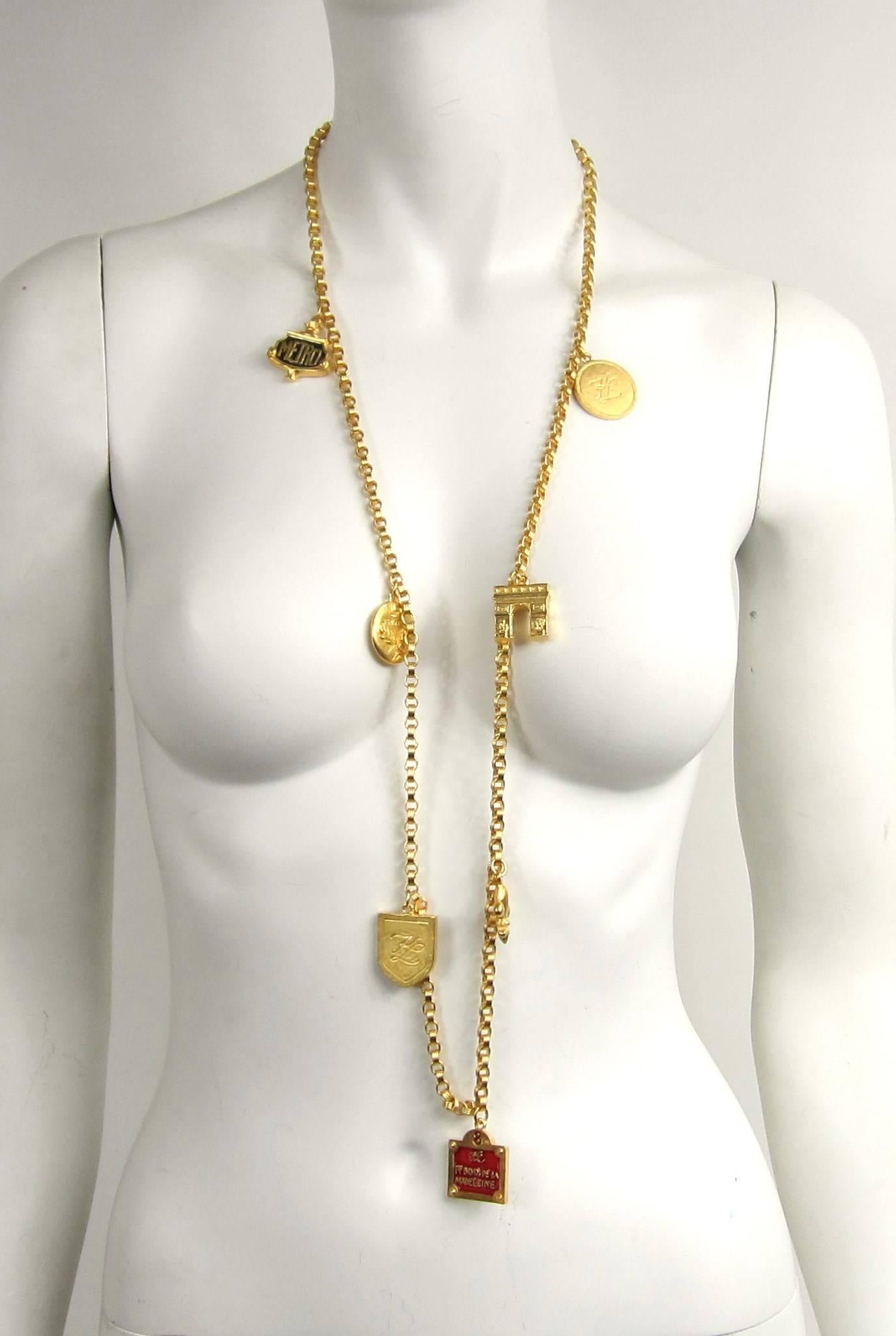 Karl Lagerfeld emaillierte Charm-Halskette 14 Blvd De La Madeleine Neu, nie getragen  Damen im Angebot