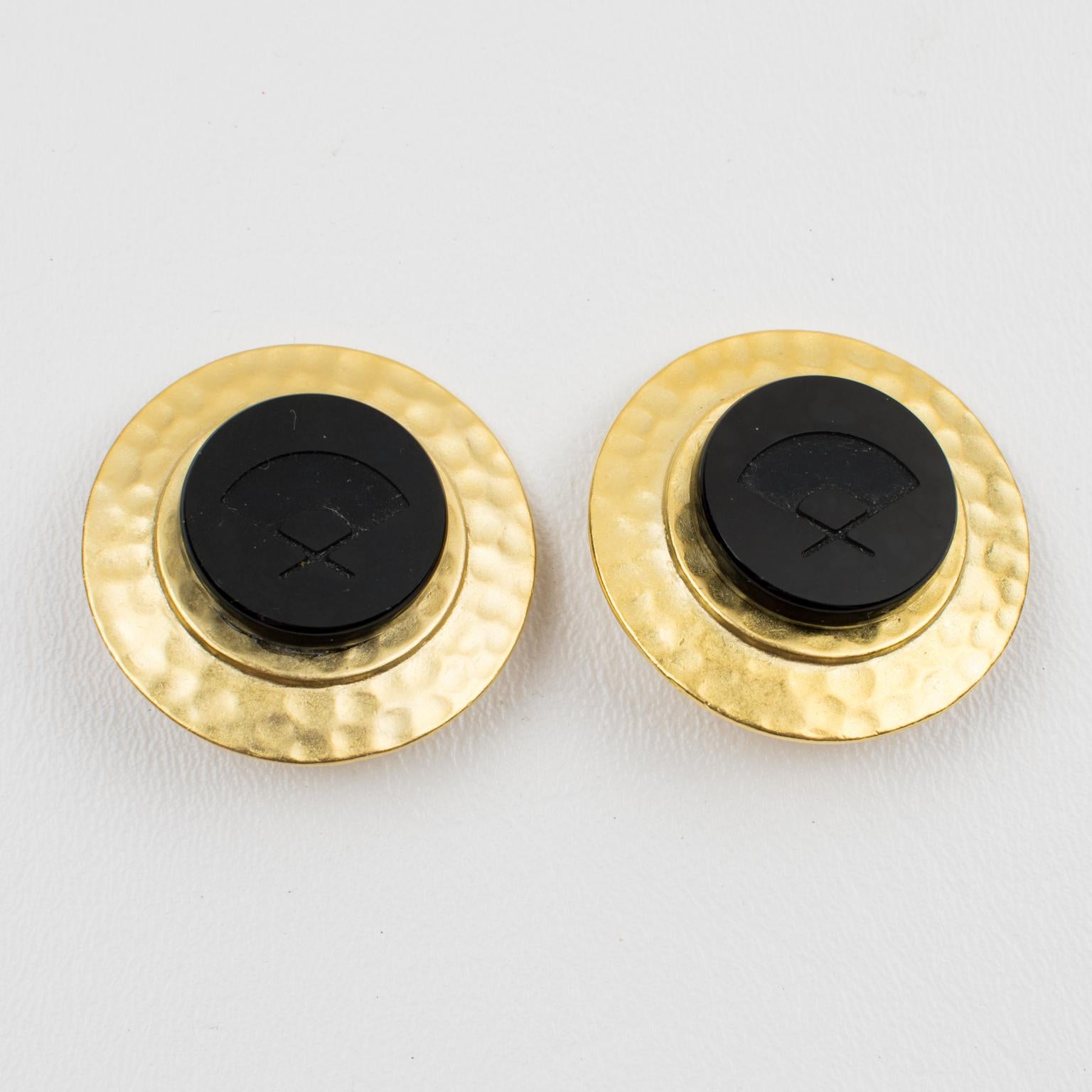 Karl Lagerfeld Gilt Metal Clip Earrings with Black Intaglio In Excellent Condition In Atlanta, GA