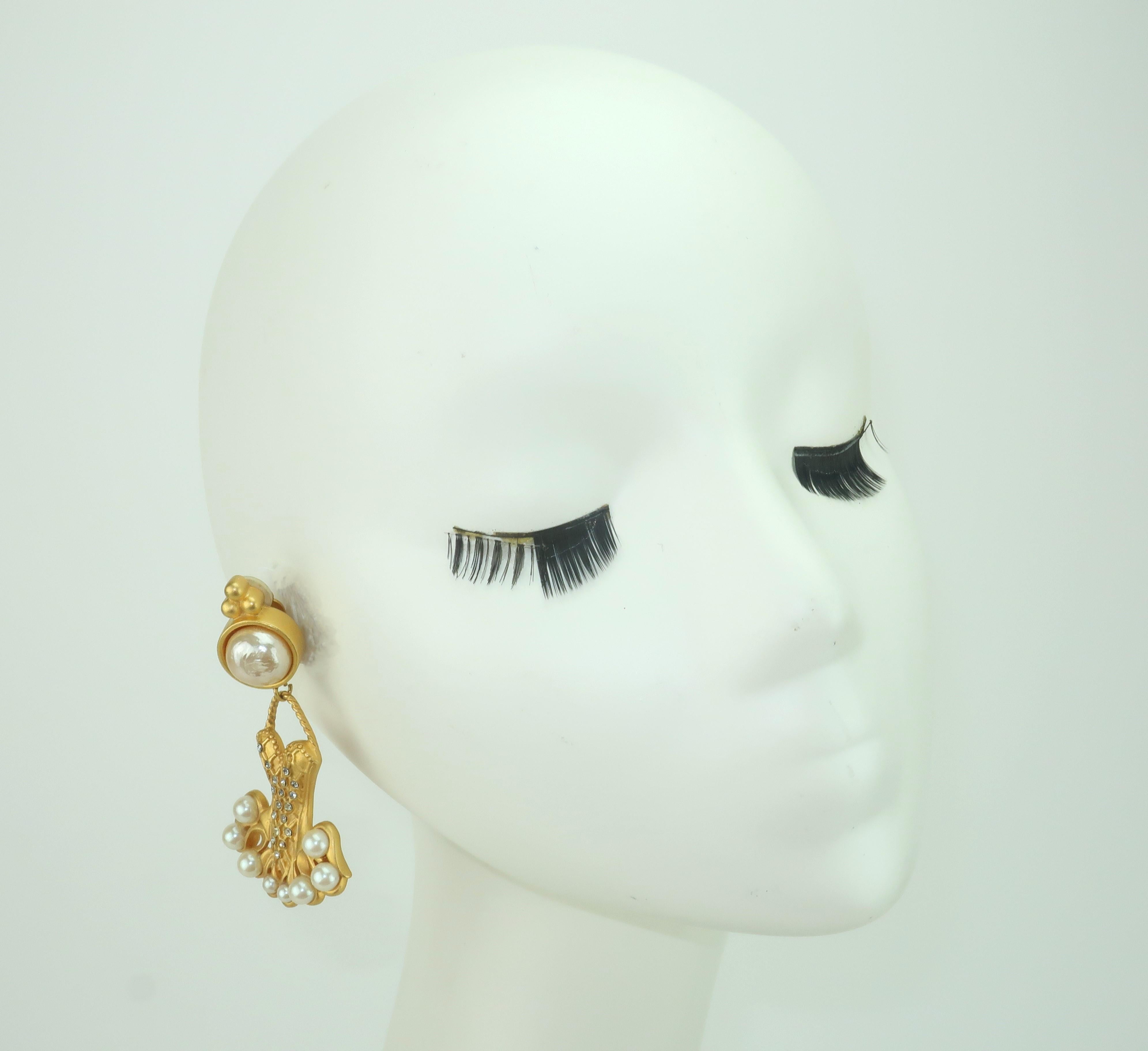 Orecchini a forma di ballerina placcati in oro di Karl Lagerfeld, anni '80 in vendita 5