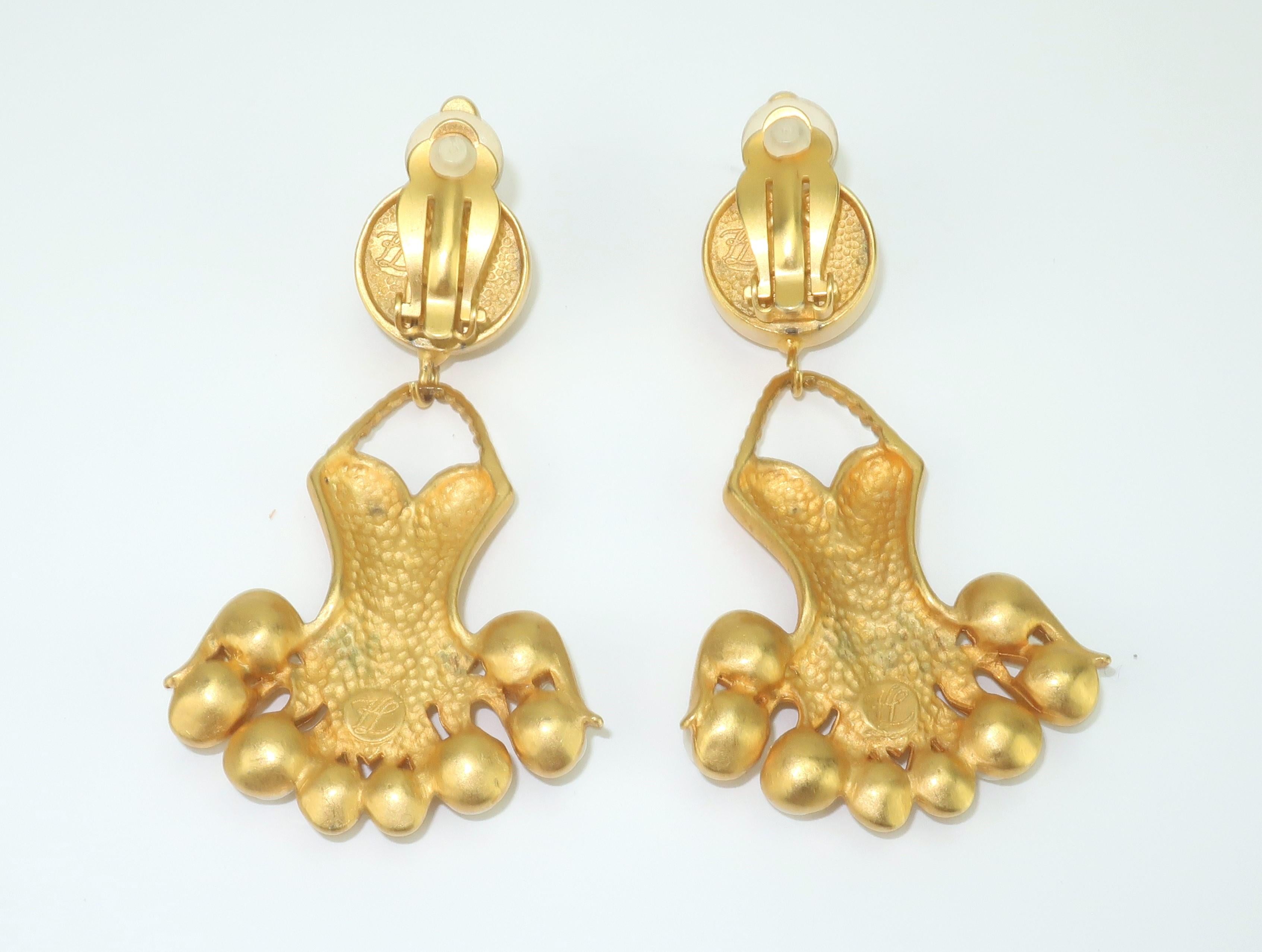Orecchini a forma di ballerina placcati in oro di Karl Lagerfeld, anni '80 in vendita 1