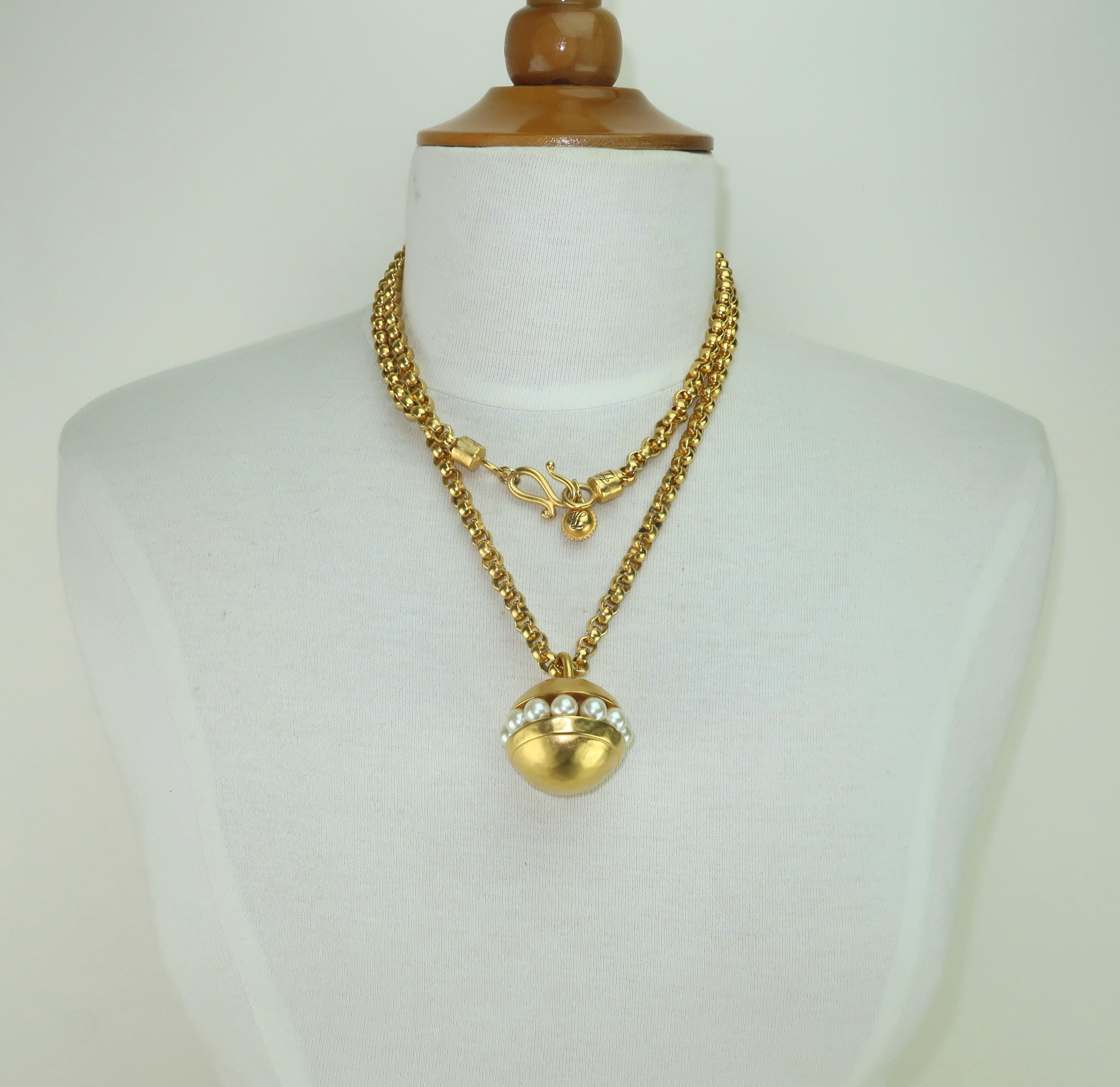 KARL LAGERFELD Collana a catena con orbita placcata in oro e perle, anni '80 in vendita 6