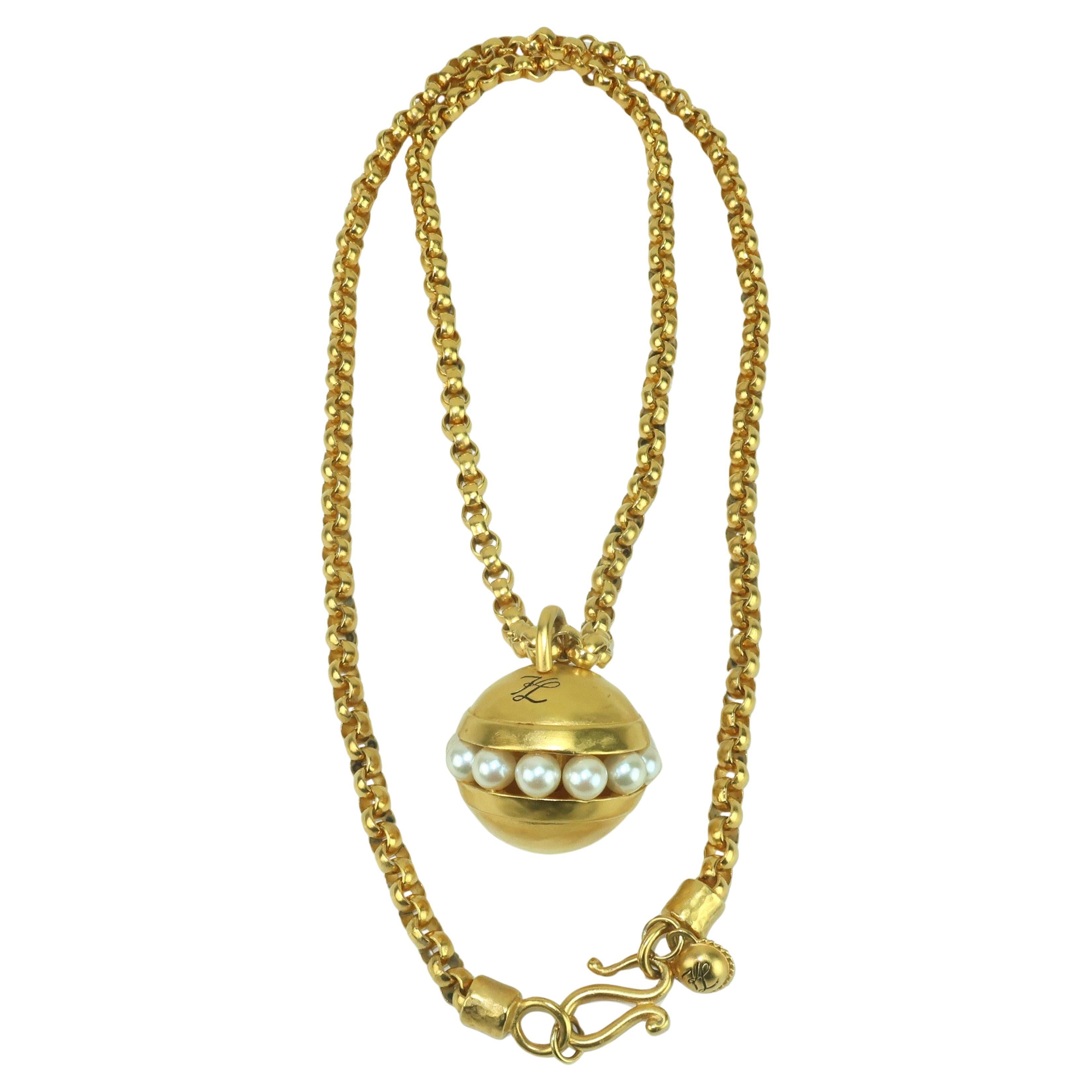 KARL LAGERFELD Collana a catena con orbita placcata in oro e perle, anni '80 in vendita