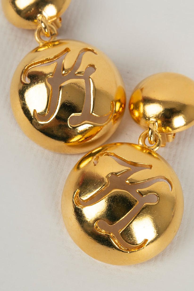 Women's Karl Lagerfeld Golden Metal Clip Earrings  For Sale