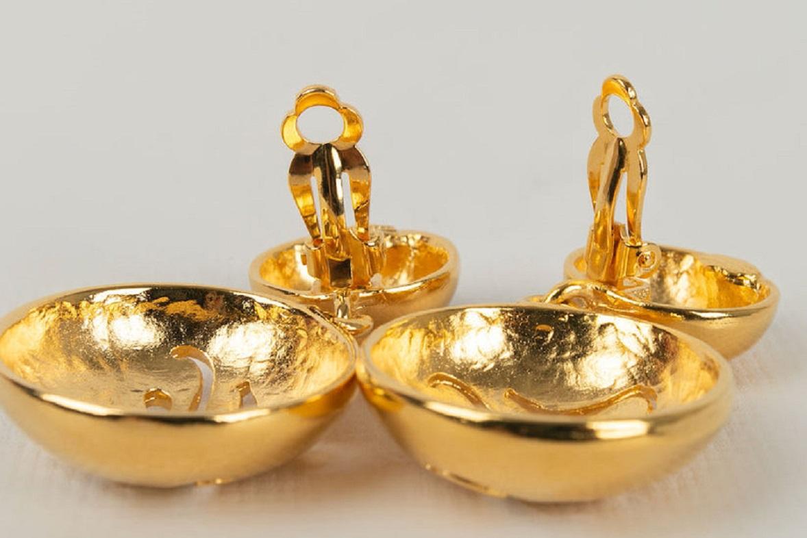 Karl Lagerfeld Golden Metal Clip Earrings  For Sale 1