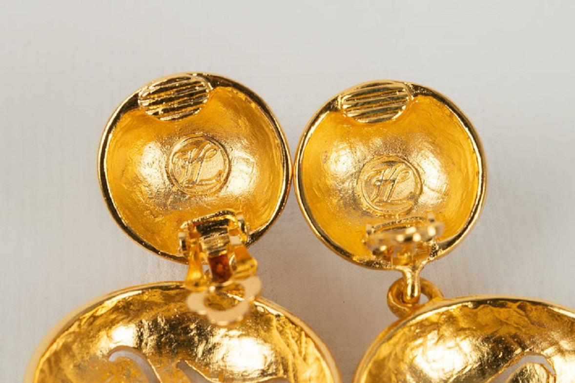 Karl Lagerfeld Golden Metal Clip Earrings  For Sale 2