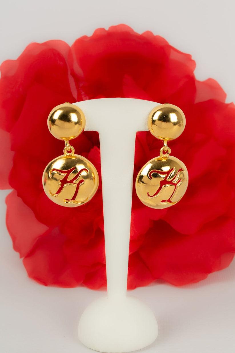 Karl Lagerfeld Golden Metal Clip Earrings  For Sale 3