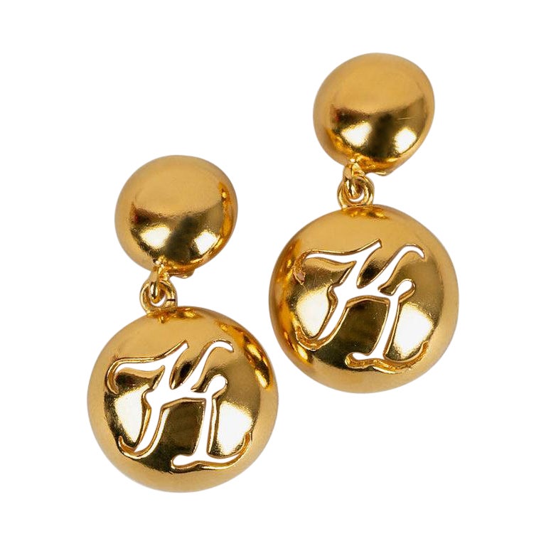 Karl Lagerfeld - Boucles d'oreilles à clip en métal doré en vente