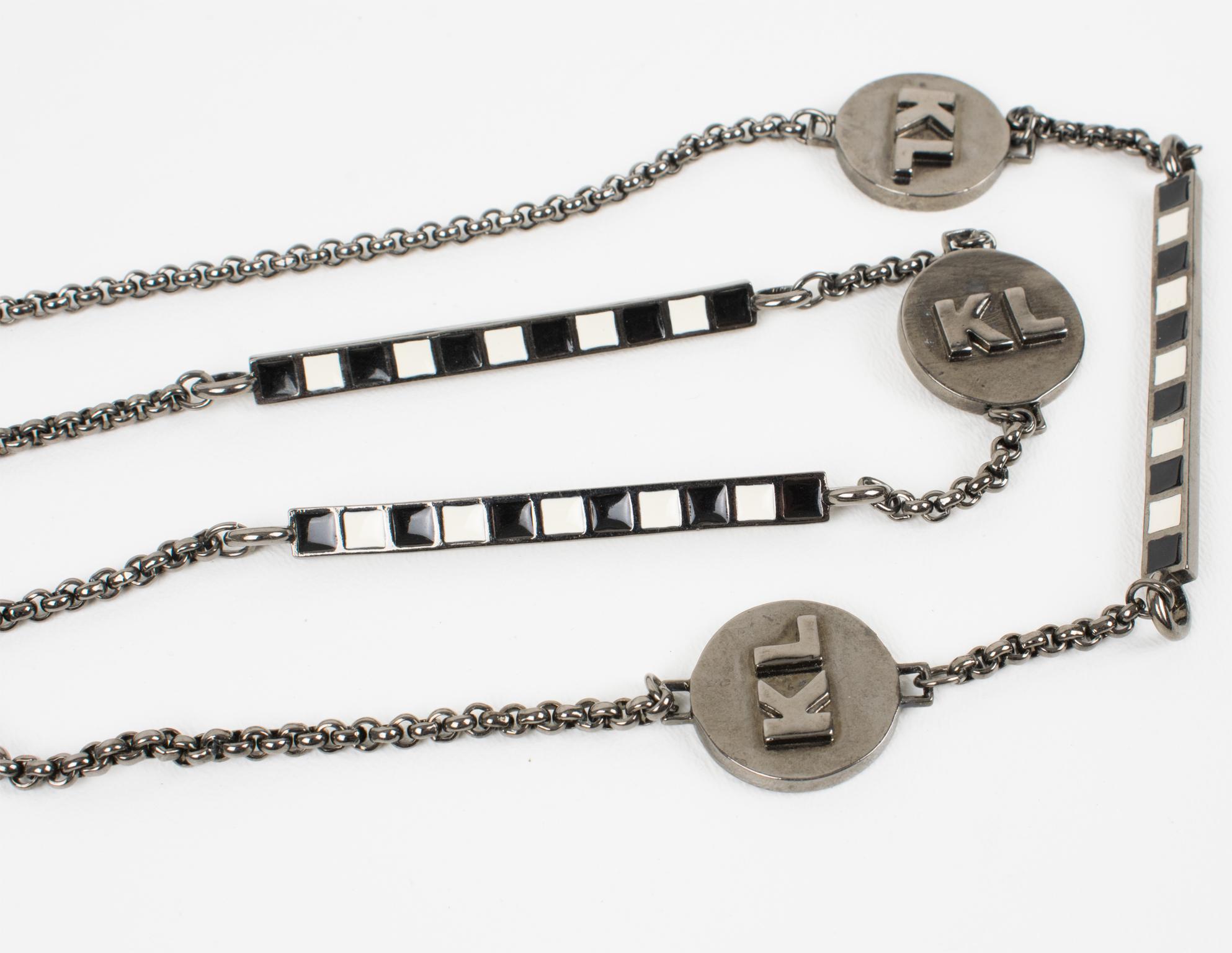 Karl Lagerfeld Sautoir en bronze avec émail rouge et noir en vente 4