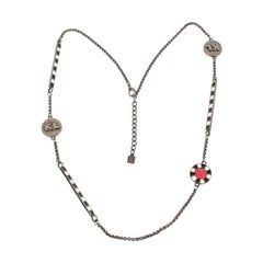 Collar largo Karl Lagerfeld de bronce de cañón con esmalte rojo y negro
