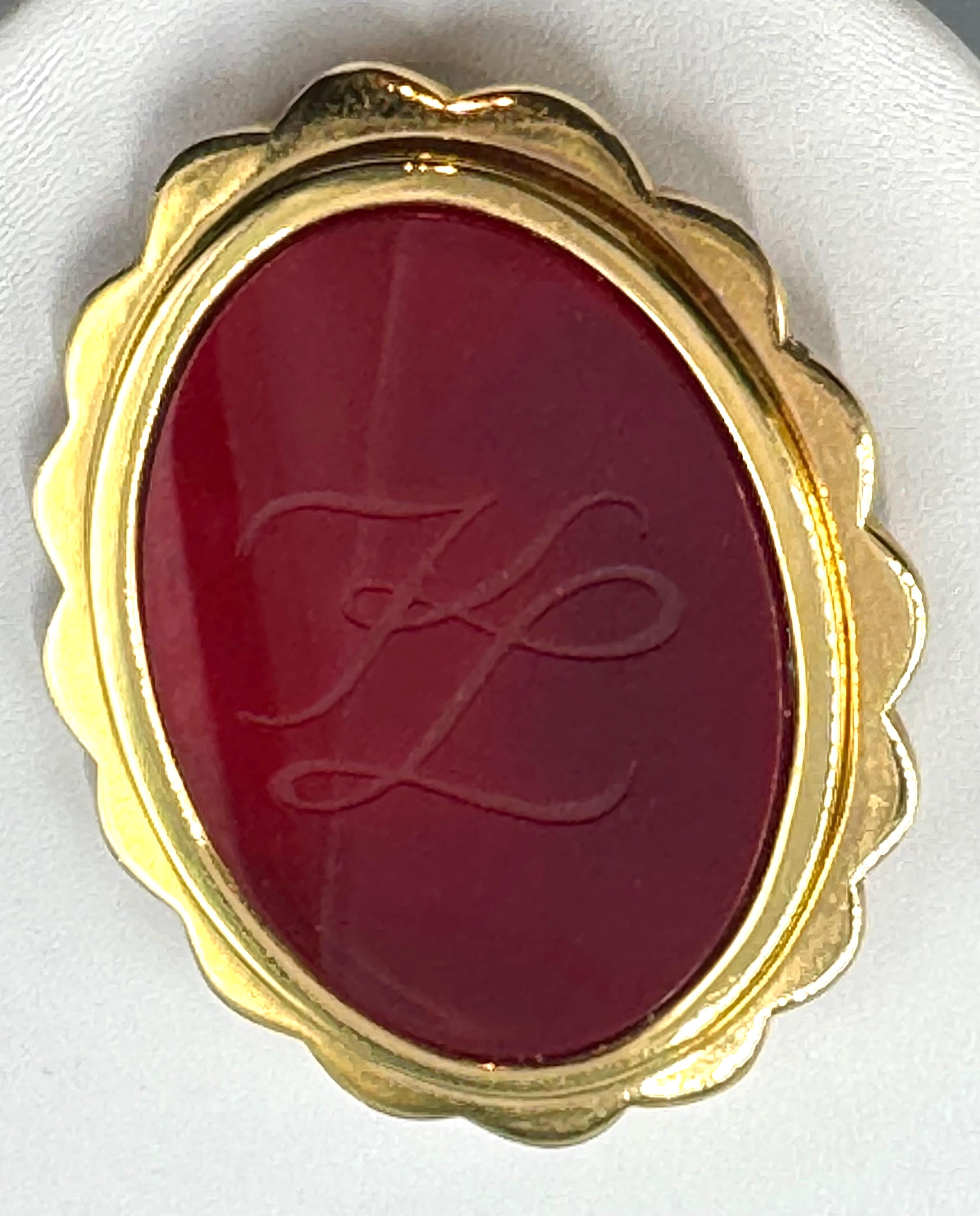 Karl Lagerfeld KL Broche ovale avec logo initial en verre Unisexe en vente