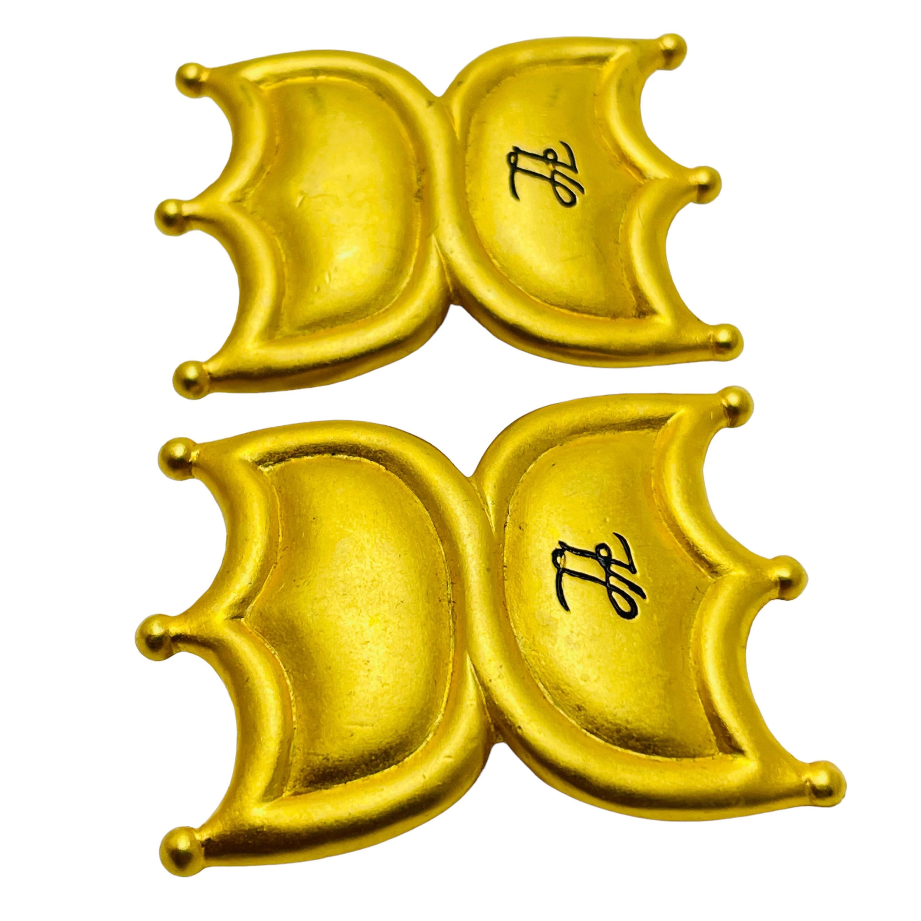 Women's KARL LAGERFELD KL logo matte gold designer runway clip on earrings For Sale