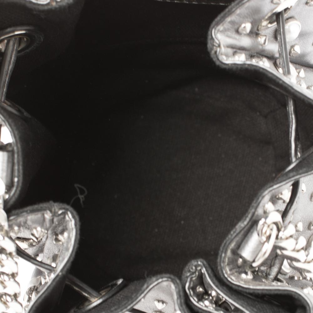 Karl Lagerfeld Metallic Silber Leder K/Rocky Nieten Kordelzug Tasche 3