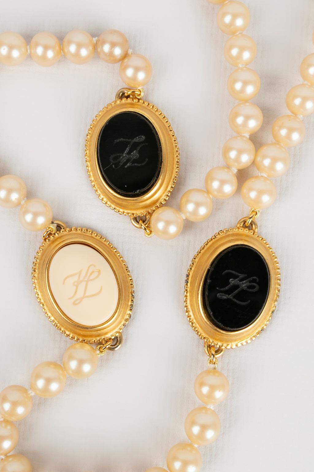 Karl Lagerfeld Halskette mit mehrfarbigen Perlen und Cabochons Damen im Angebot