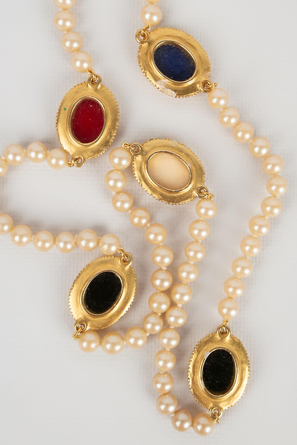 Karl Lagerfeld, collier de perles et cabochons multicolores en vente 2