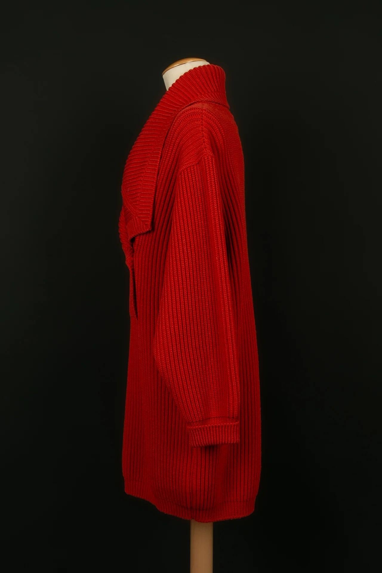 Lagerfeld - (Made in Italy) Orange red wool sweater. Size 40FR

Additional information:

Dimensions: Shoulder width: 43 cm 
Sleeve length: 55 cm 
Length: 83 cm

Condition: 
Very good condition

Seller Ref number: FH131