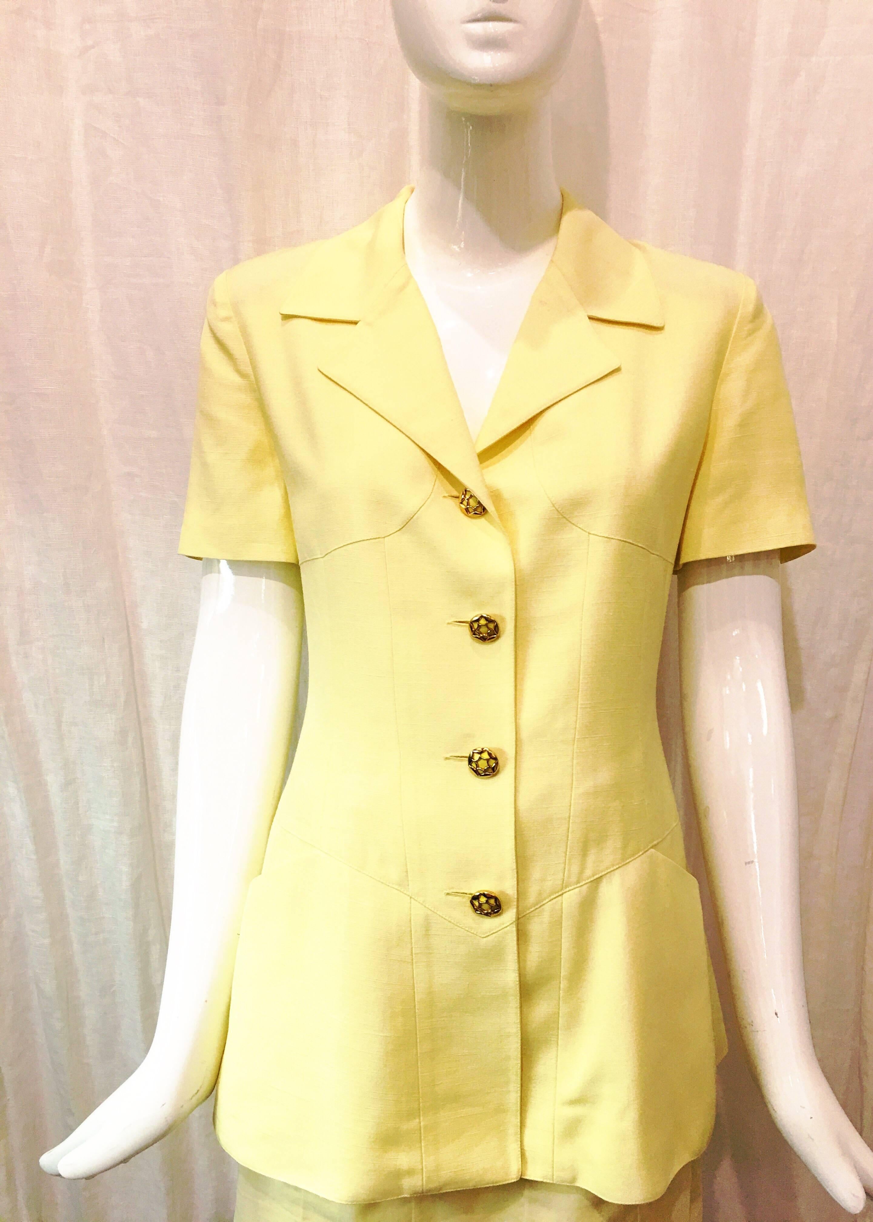 Karl Lagerfeld Pale Yellow Linen Short Sleeve Skirt Suit  In Excellent Condition For Sale In Brooklyn, NY