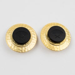 Karl Lagerfeld Paris - Boucles d'oreilles à clip en métal doré et intaille noire