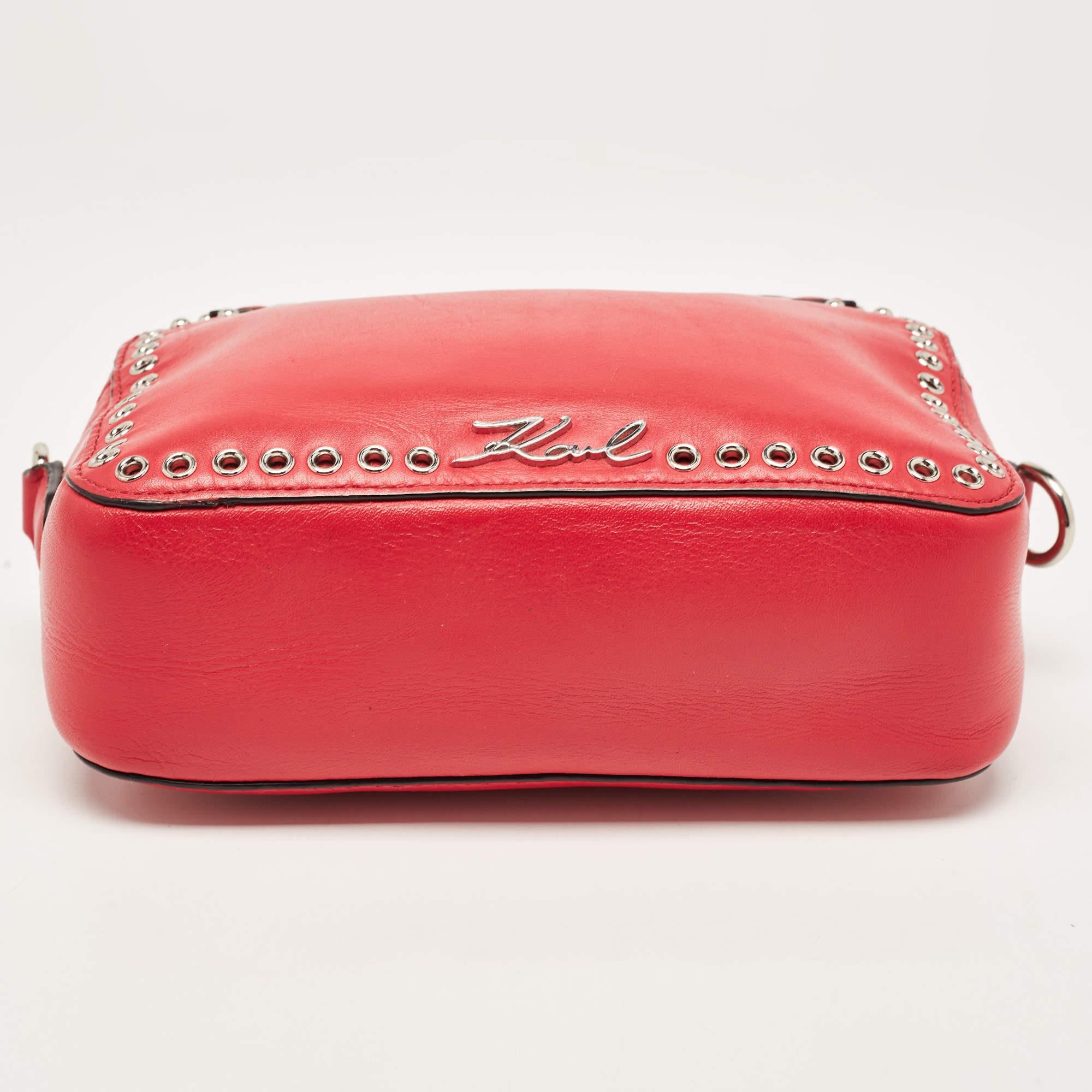 Karl Lagerfeld - Sac à caméra en cuir rose avec oreilles de chat en vente 1