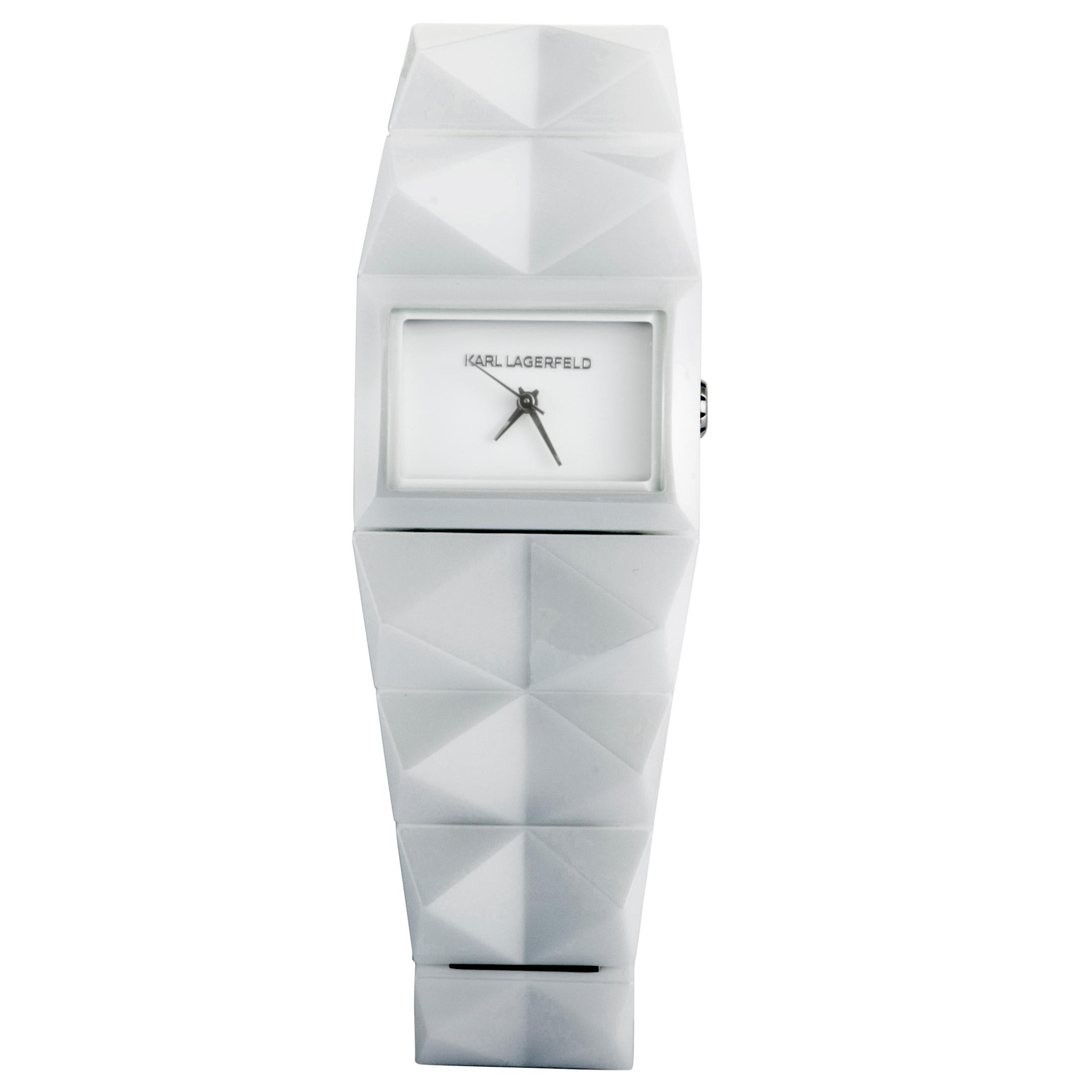 Flawlessly contributing to the exceptionally harmonious and splendidly bright overall tone, the slick bracelet of this magnificent timepiece from Karl Lagerfeld reveals its highly unusual and irresistibly appealing design upon a more careful look,